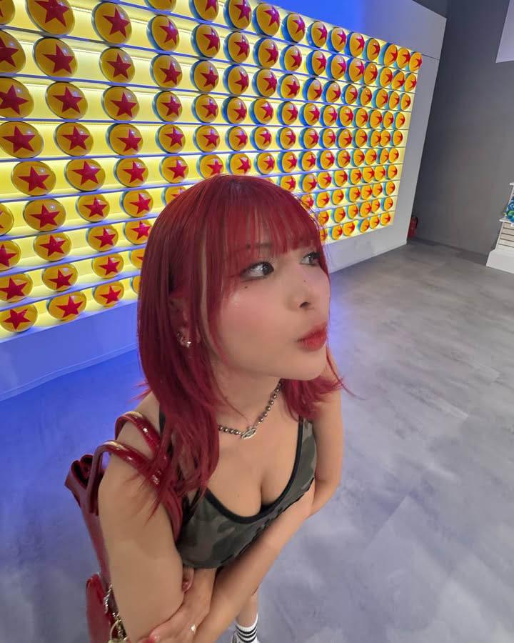 Tạo dáng quét nhà đảm đang, nữ coser được fan mê mệt đòi bế về làm vợ- Ảnh 9. Tạo dáng quét nhà đảm đang, nữ coser được fan mê mệt đòi bế về làm vợ- Ảnh 9.