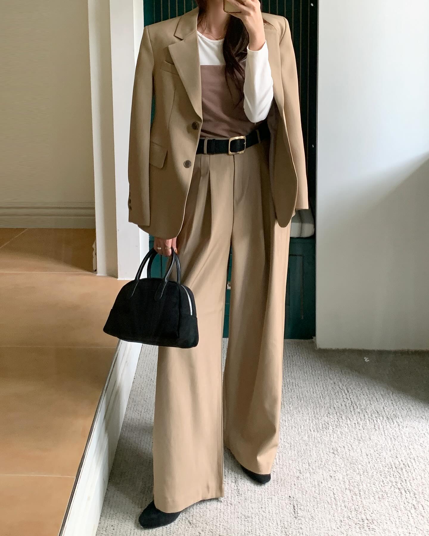 Áo blazer và quần âu: Công thức nhân đôi sự thanh lịch, mặc đi làm 5 ngày 1 tuần cũng không thấy chán- Ảnh 2. Áo blazer và quần âu: Công thức nhân đôi sự thanh lịch, mặc đi làm 5 ngày 1 tuần cũng không thấy chán- Ảnh 2.