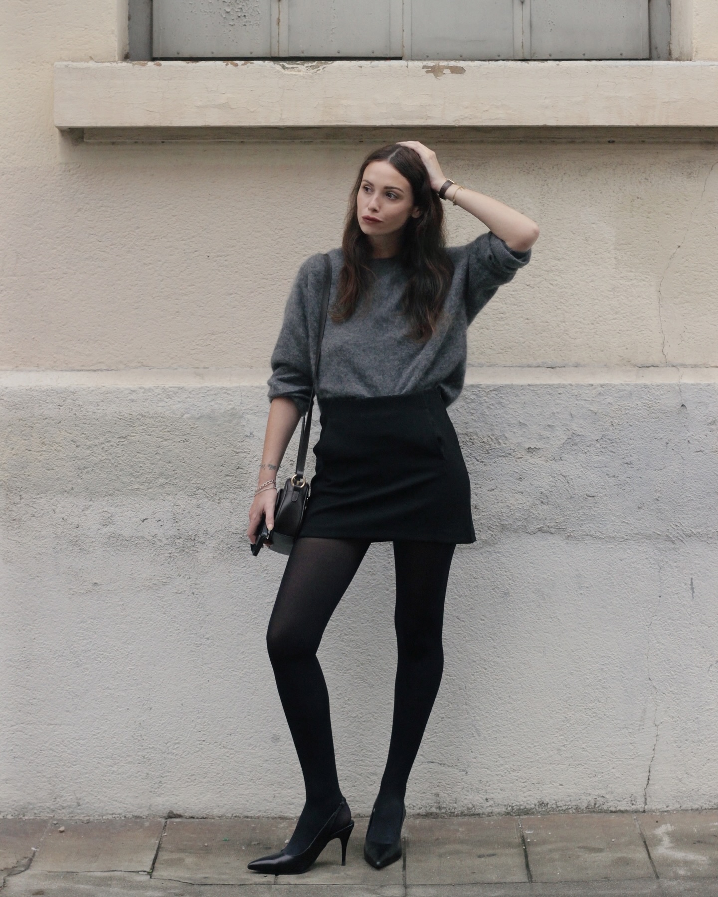 5 cách mặc áo len không cầu kỳ mà đẹp long lanh của phụ nữ Pháp- Ảnh 3. 5 cách mặc áo len không cầu kỳ mà đẹp long lanh của phụ nữ Pháp- Ảnh 3.