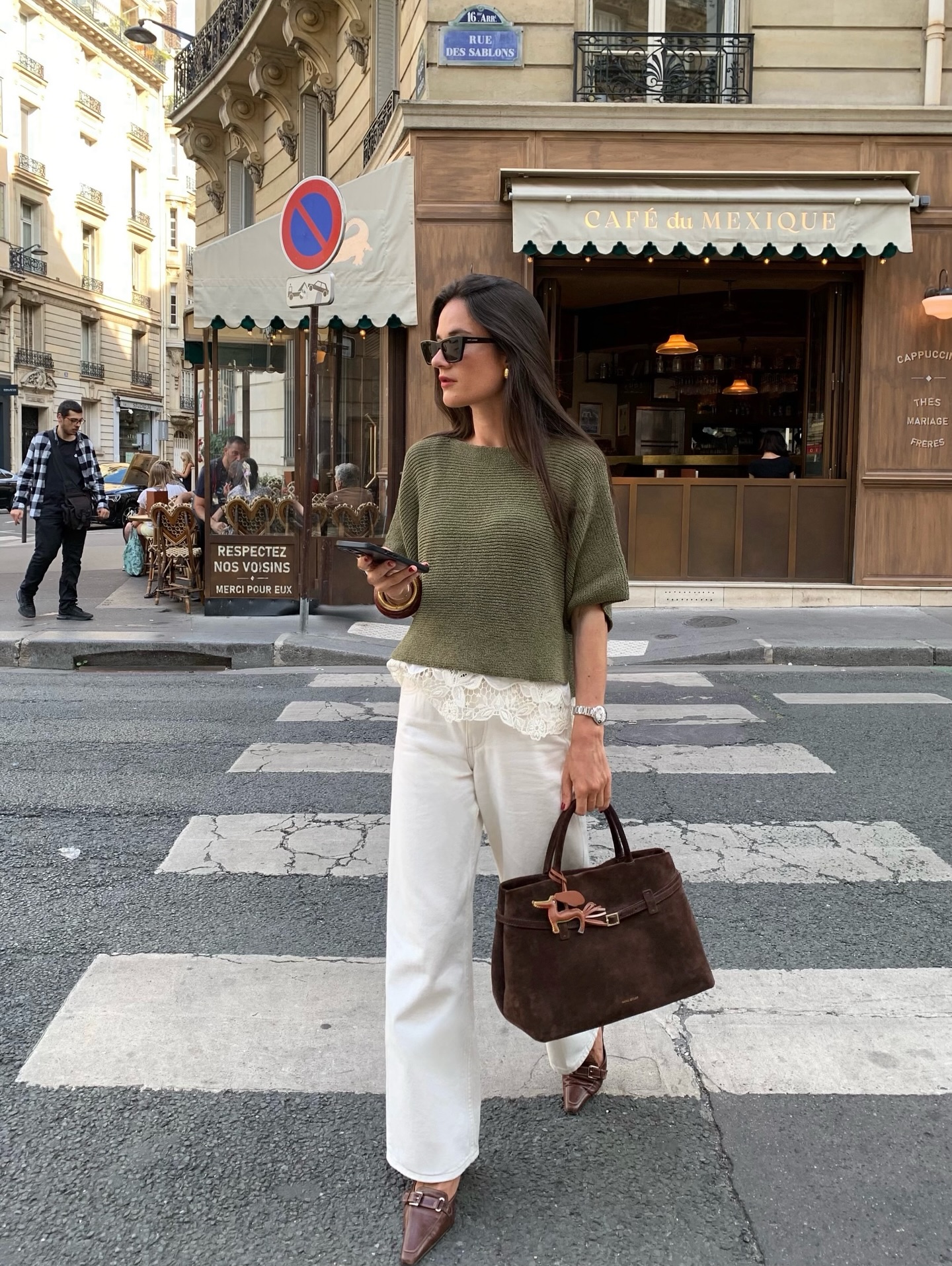 5 cách mặc áo len không cầu kỳ mà đẹp long lanh của phụ nữ Pháp- Ảnh 10. 5 cách mặc áo len không cầu kỳ mà đẹp long lanh của phụ nữ Pháp- Ảnh 10.