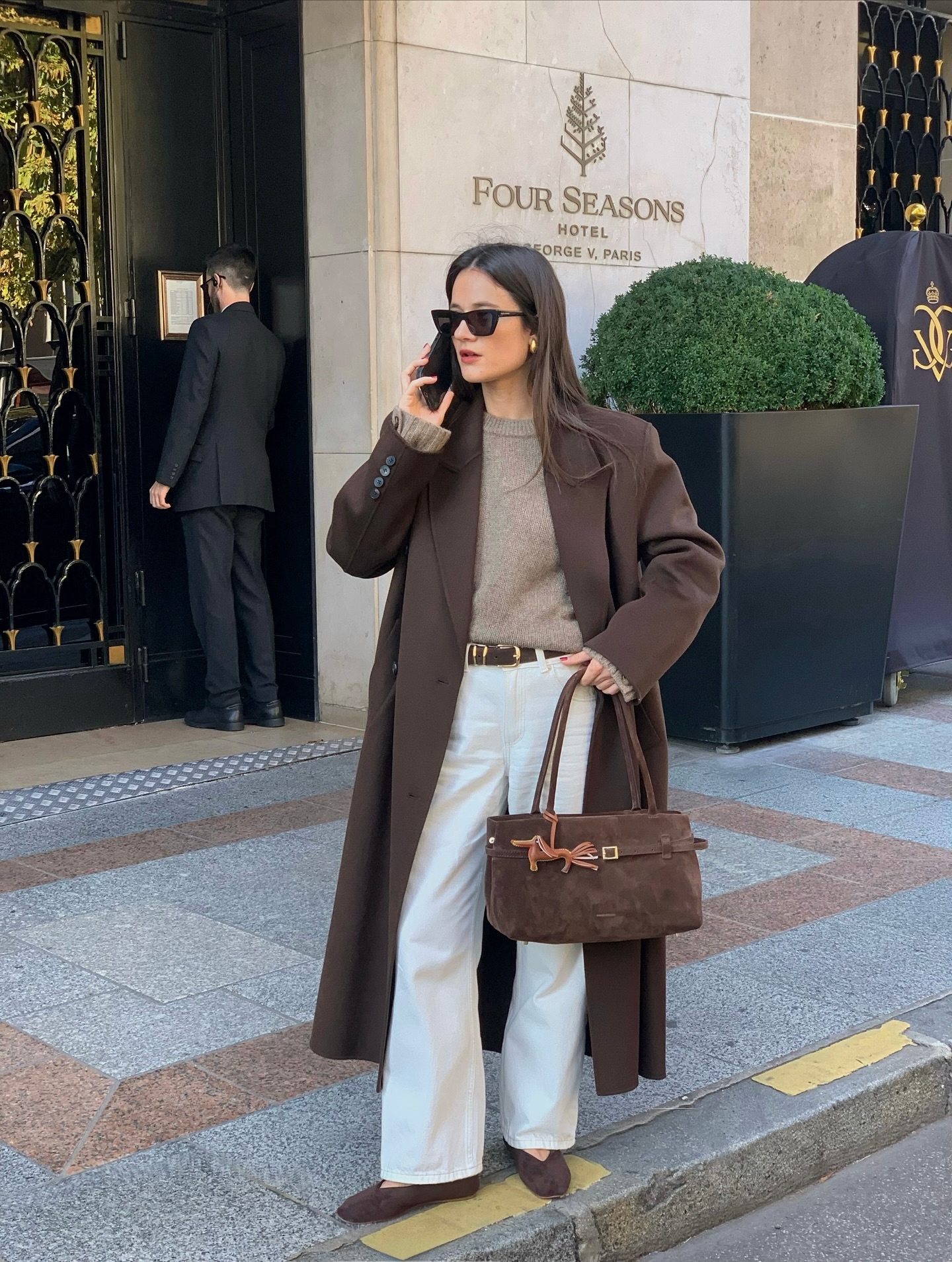 5 cách mặc áo len không cầu kỳ mà đẹp long lanh của phụ nữ Pháp- Ảnh 11. 5 cách mặc áo len không cầu kỳ mà đẹp long lanh của phụ nữ Pháp- Ảnh 11.