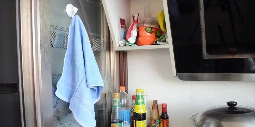 Đừng treo khăn ở 3 vị trí “tưởng vô hại”: Phong thủy bảo hao tài, vi khuẩn bùng nổ, nhà ẩm và khó tụ lộc- Ảnh 2.