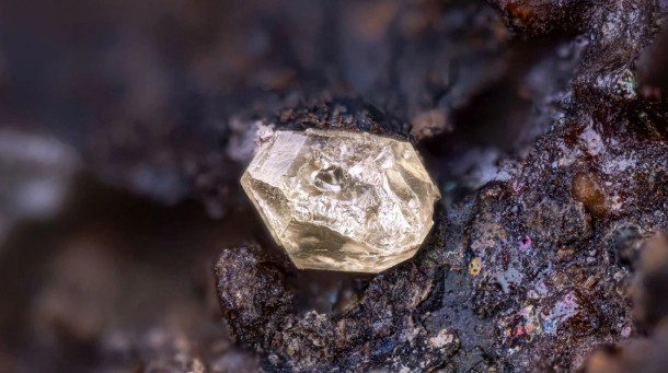 Giải mã bí ẩn mẫu vật 4,5 tỷ năm tuổi lấy về từ tàu Apollo 17 - Ảnh 1. Giải mã bí ẩn mẫu vật 4,5 tỷ năm tuổi lấy về từ tàu Apollo 17 - Ảnh 1.