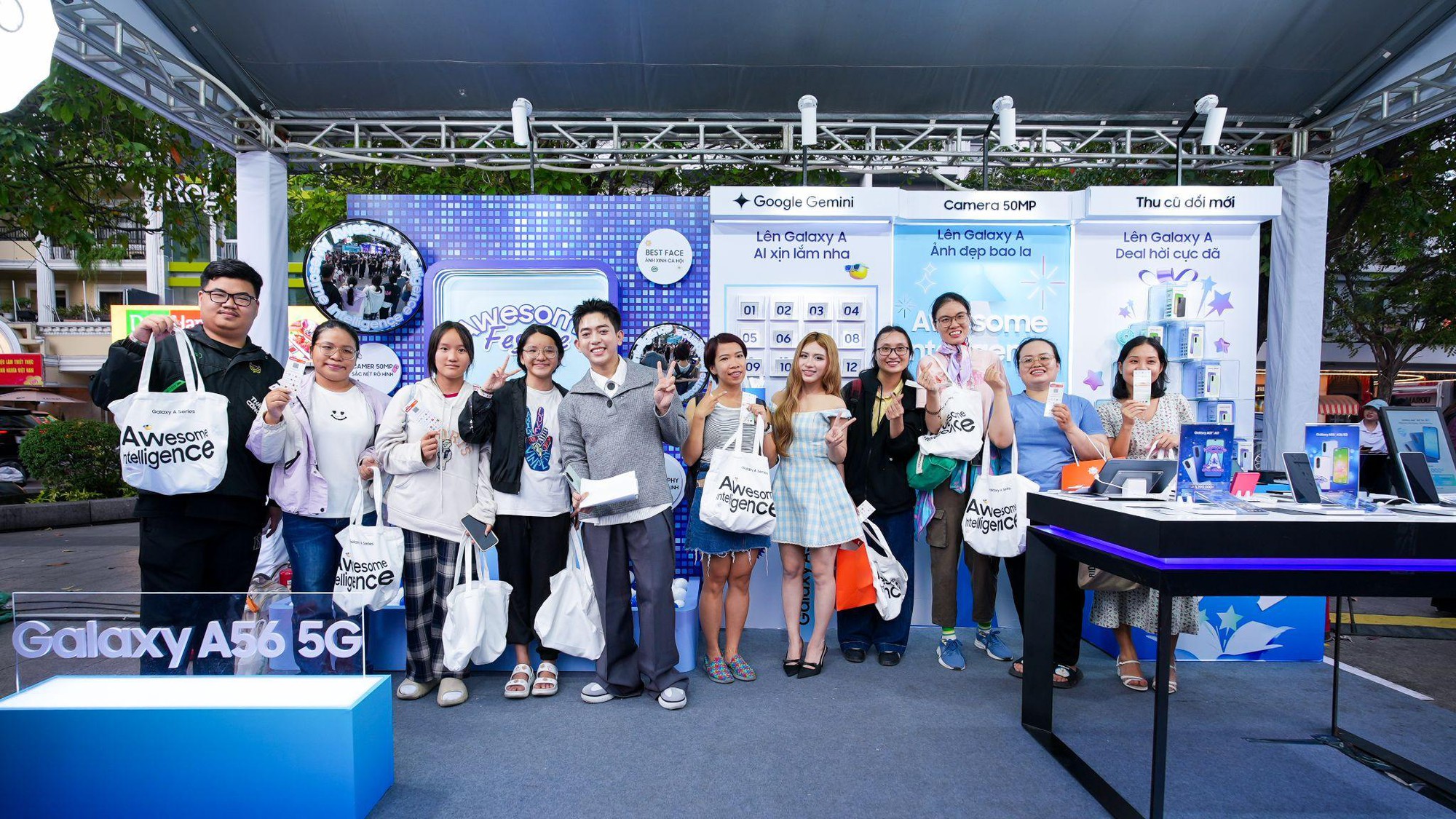 Awesome Immersive Tour mang lô tô, xin xăm đến phố đi bộ Nguyễn Huệ - thu hút loạt TikToker và sao đình đám- Ảnh 2.