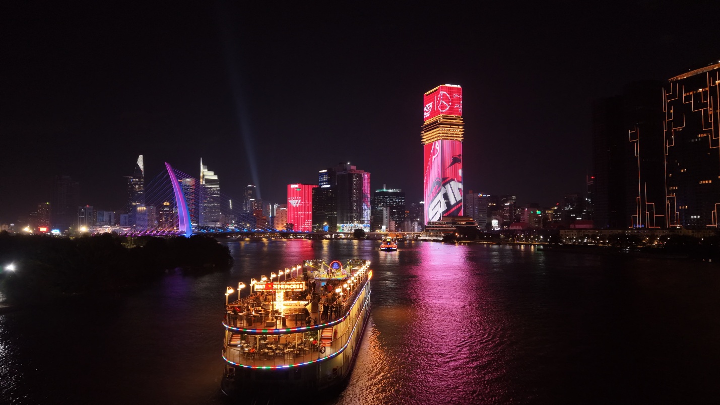 Sting Energy và Mercedes-AMG PETRONAS F1 phủ sóng tại địa danh biểu tượng TP Hồ Chí Minh- Ảnh 2.