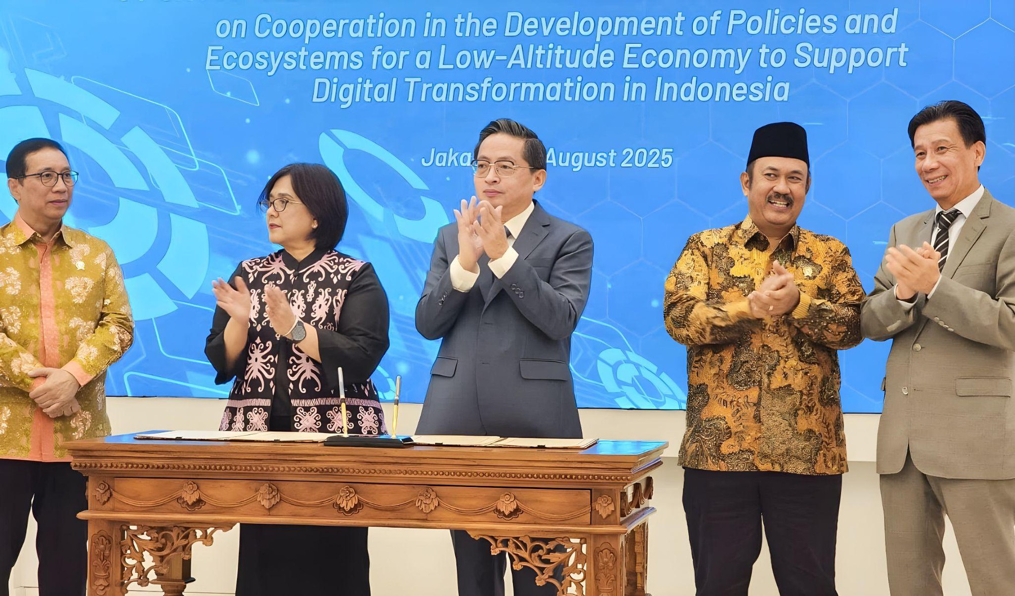 Ai đang dẫn đầu trong nền kinh tế nóng bỏng có tên không gian cận biên?- Ảnh 2.