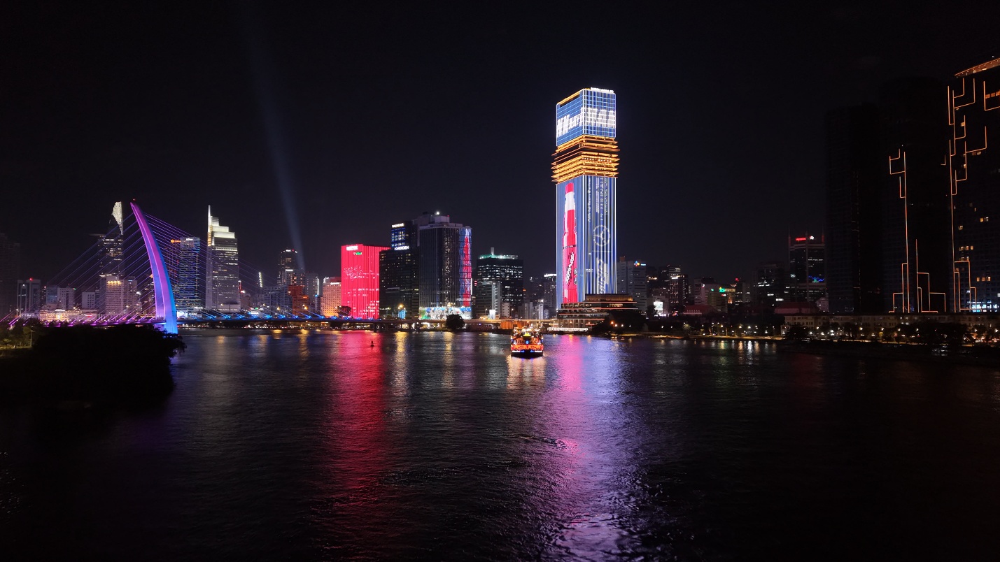 Sting Energy và Mercedes-AMG PETRONAS F1 phủ sóng tại địa danh biểu tượng TP Hồ Chí Minh- Ảnh 3.