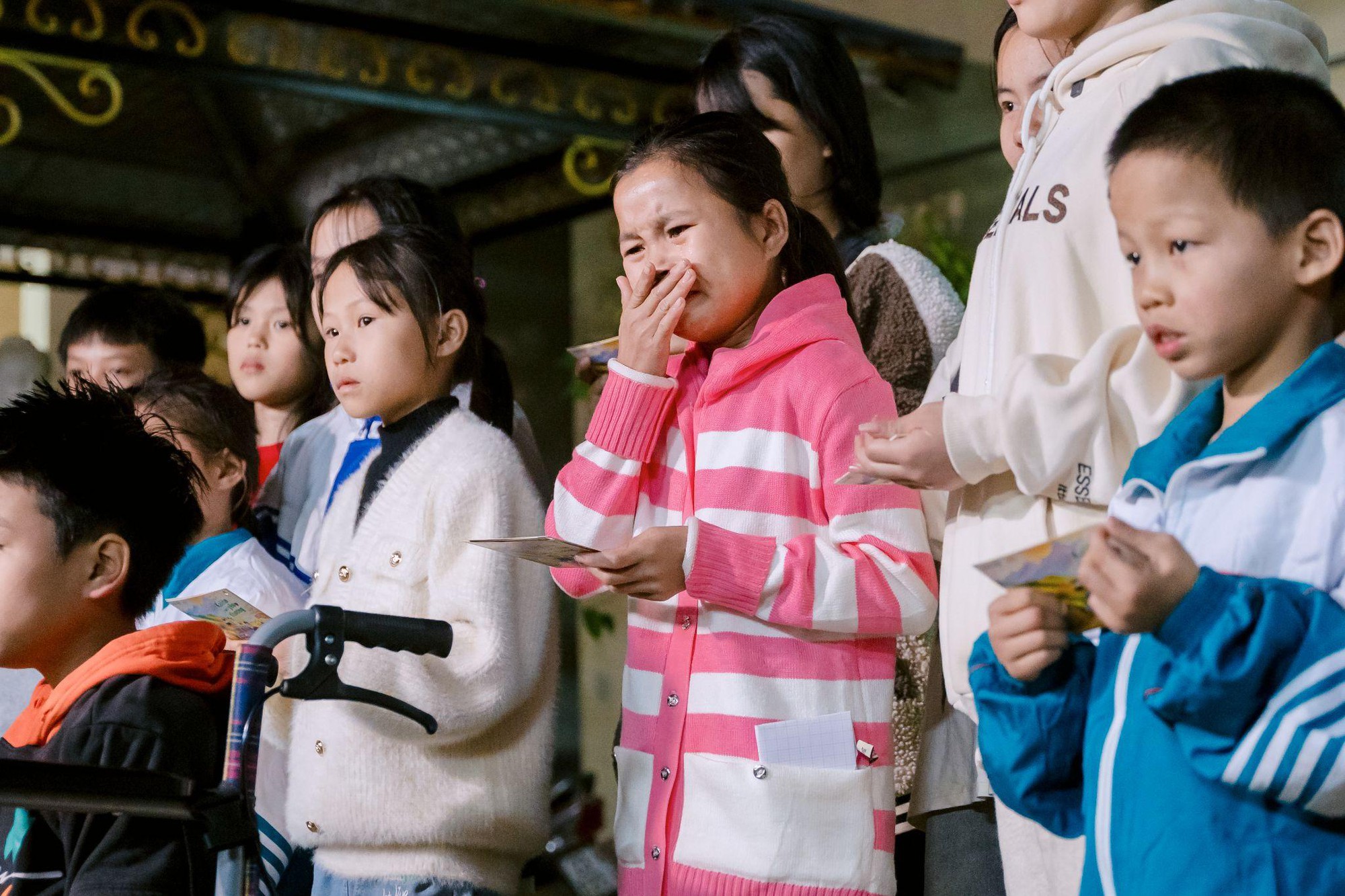 Hành trình trả ơn đời đẹp như cổ tích của người thầy “làm bố” 37 trẻ mồ côi- Ảnh 5. Hành trình trả ơn đời đẹp như cổ tích của người thầy “làm bố” 37 trẻ mồ côi- Ảnh 5.