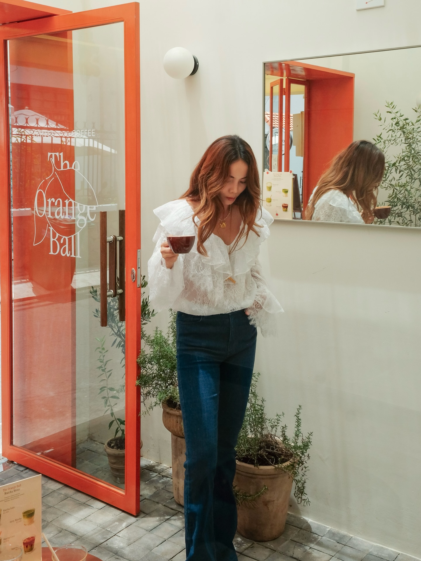 5 cách mặc quần jeans dành cho phụ nữ trên 40 tuổi: Đẹp và sang tới độ hoàn hảo- Ảnh 3. 5 cách mặc quần jeans dành cho phụ nữ trên 40 tuổi: Đẹp và sang tới độ hoàn hảo- Ảnh 3.