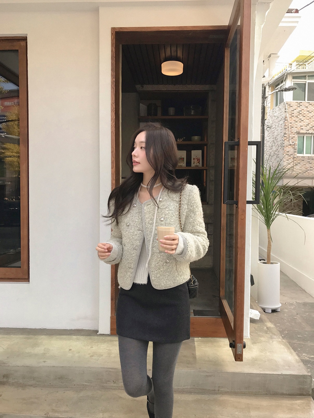 5 công thức mặc chân váy ngắn lung linh từ mùa lễ hội cuối năm tới tận sang xuân vẫn đẹp- Ảnh 1. 5 công thức mặc chân váy ngắn lung linh từ mùa lễ hội cuối năm tới tận sang xuân vẫn đẹp- Ảnh 1.