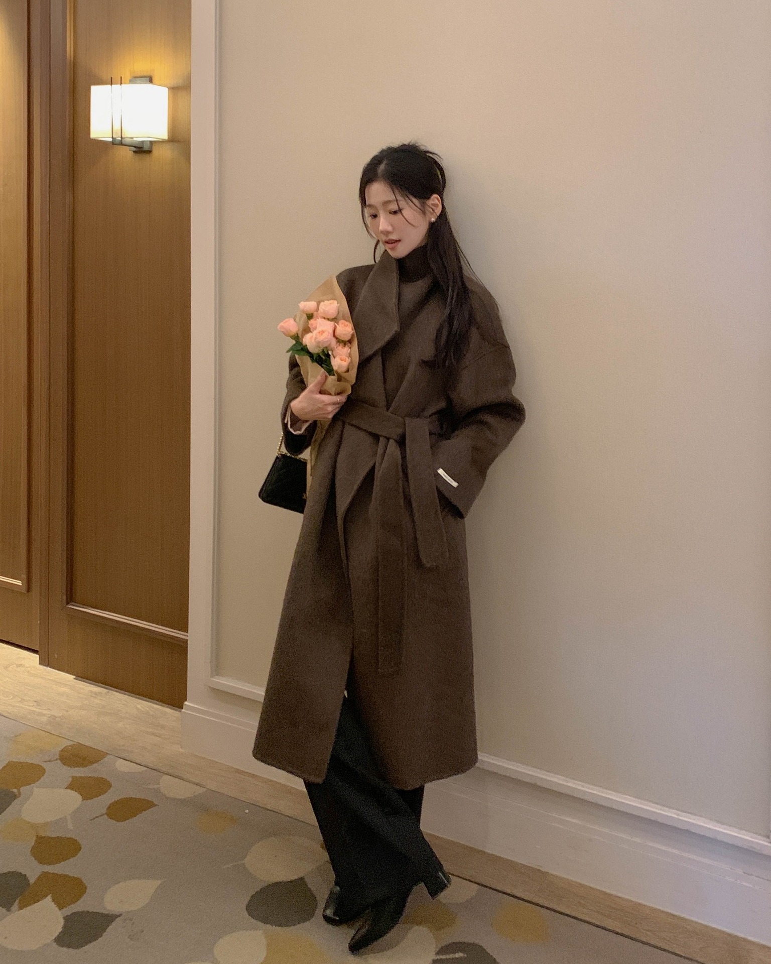 5 mẫu áo khoác sang trọng nhất, bên trong mặc đơn giản mấy cũng thành đẳng cấp- Ảnh 10. 5 mẫu áo khoác sang trọng nhất, bên trong mặc đơn giản mấy cũng thành đẳng cấp- Ảnh 10.