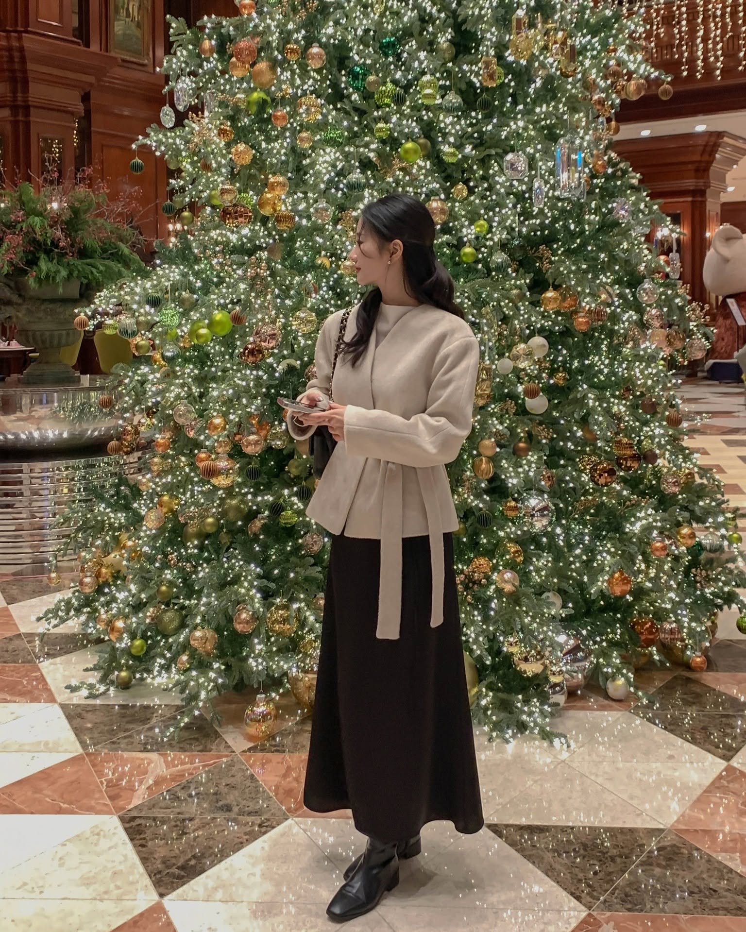 5 mẫu áo khoác sang trọng nhất, bên trong mặc đơn giản mấy cũng thành đẳng cấp- Ảnh 13. 5 mẫu áo khoác sang trọng nhất, bên trong mặc đơn giản mấy cũng thành đẳng cấp- Ảnh 13.