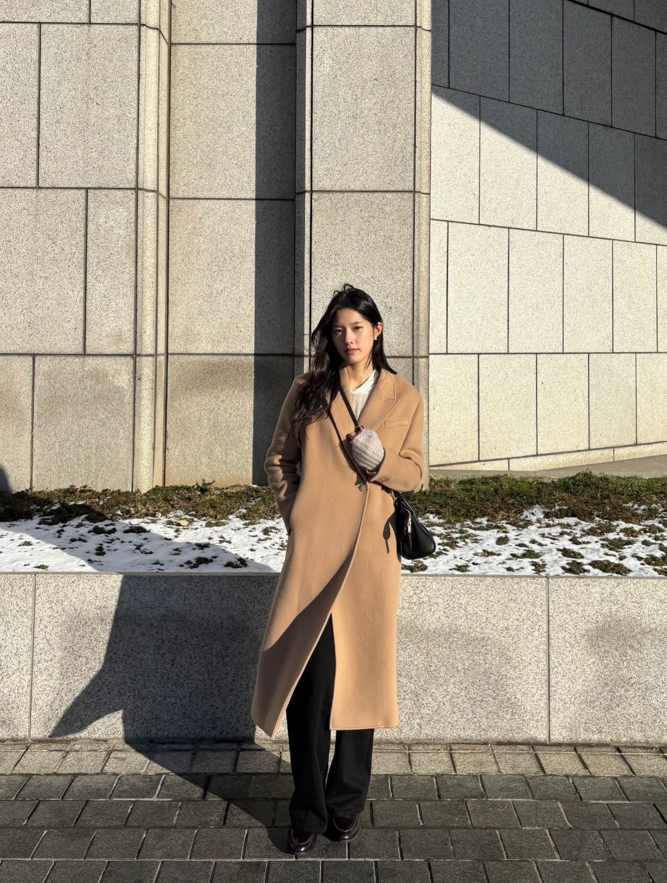 5 mẫu áo khoác sang trọng nhất, bên trong mặc đơn giản mấy cũng thành đẳng cấp- Ảnh 9. 5 mẫu áo khoác sang trọng nhất, bên trong mặc đơn giản mấy cũng thành đẳng cấp- Ảnh 9.