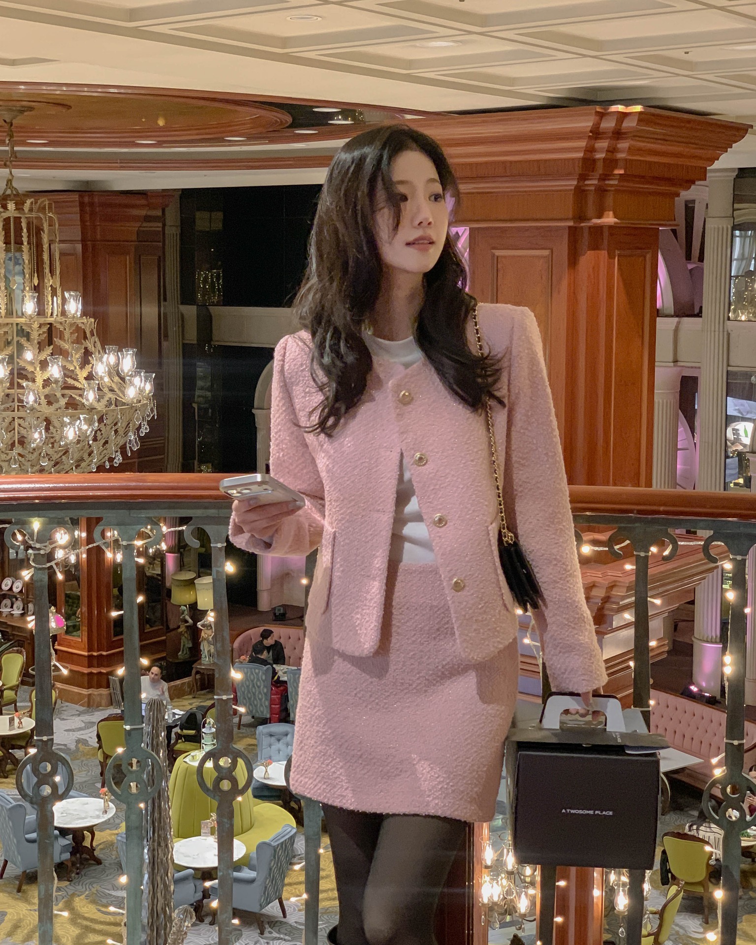 5 công thức mặc chân váy ngắn lung linh từ mùa lễ hội cuối năm tới tận sang xuân vẫn đẹp- Ảnh 9. 5 công thức mặc chân váy ngắn lung linh từ mùa lễ hội cuối năm tới tận sang xuân vẫn đẹp- Ảnh 9.