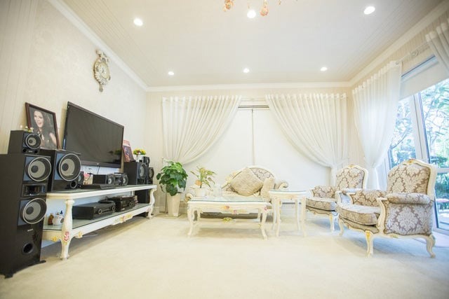 Nữ nghệ sĩ Việt là "đại gia đất mỏ", 45 tuổi lấy chồng, BĐS trải dài từ Nam ra Bắc- Ảnh 7. Nữ nghệ sĩ Việt là "đại gia đất mỏ", 45 tuổi lấy chồng, BĐS trải dài từ Nam ra Bắc- Ảnh 7.