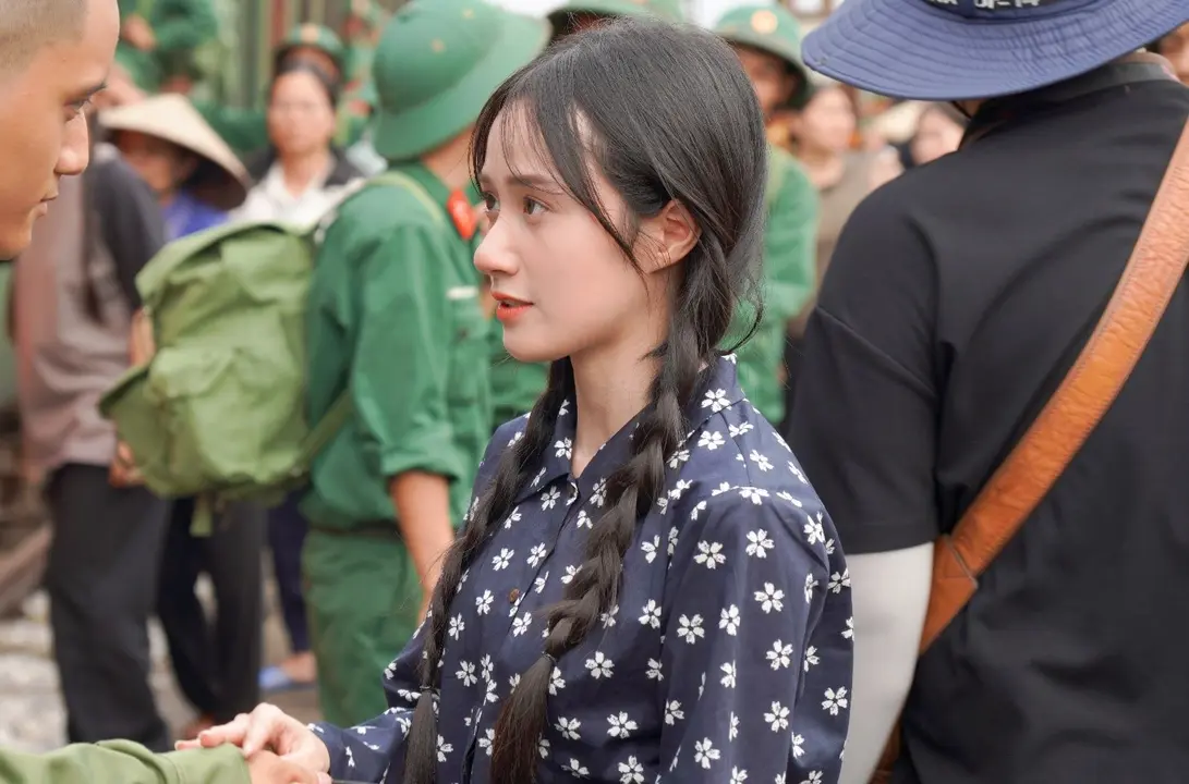 Nữ phụ phim Mưa Đỏ "mất tích" suốt mấy tháng, bất ngờ tái xuất MXH, hạ sinh con đầu lòng ở tuổi 27- Ảnh 3. Nữ phụ phim Mưa Đỏ "mất tích" suốt mấy tháng, bất ngờ tái xuất MXH, hạ sinh con đầu lòng ở tuổi 27- Ảnh 3.