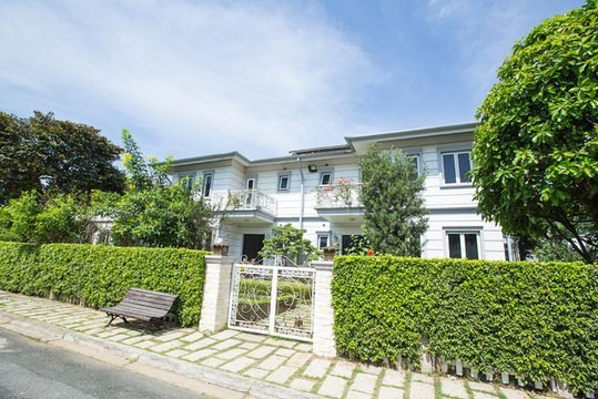 Nữ nghệ sĩ Việt là 