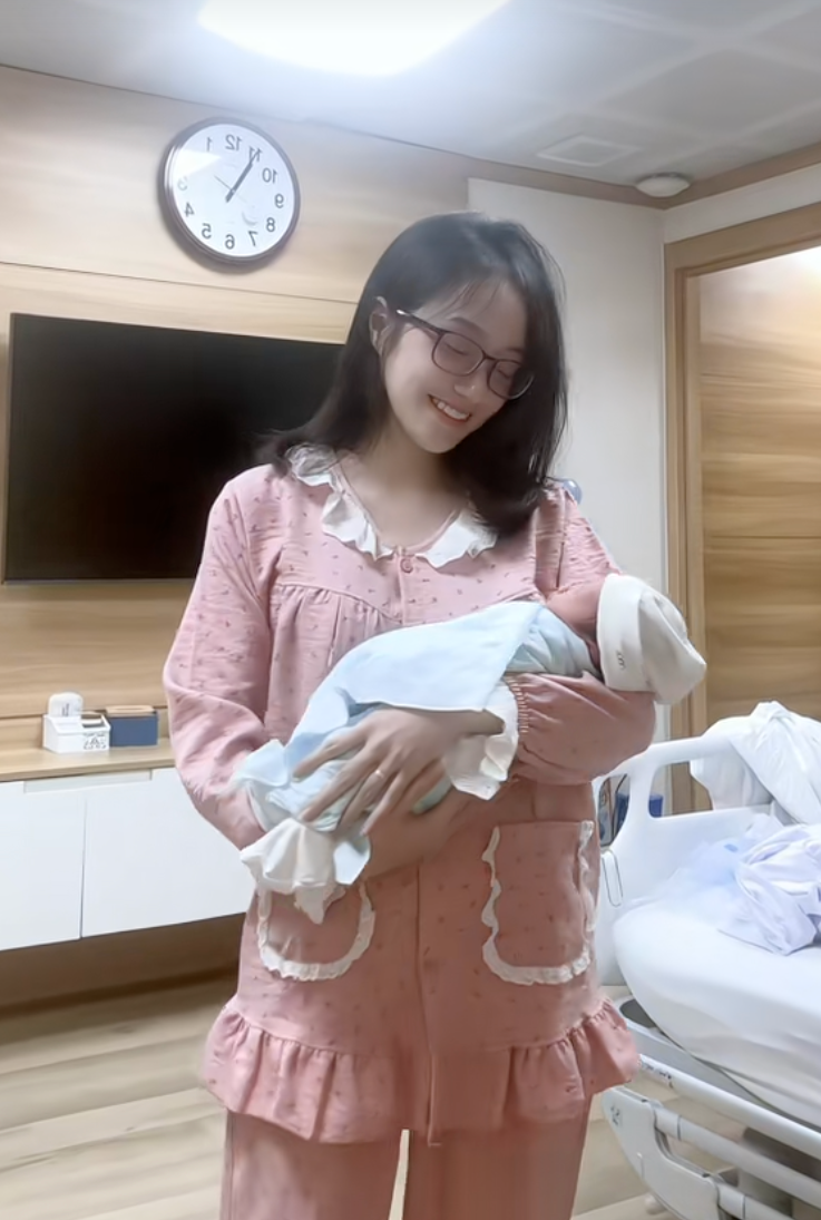 Nữ phụ phim Mưa Đỏ Nữ phụ phim Mưa Đỏ