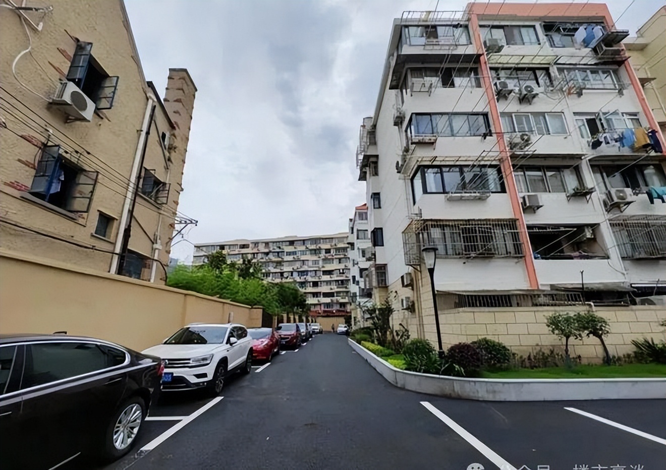 Bán căn hộ tầng 33 để về tòa nhà cũ không thang máy, tôi mới hiểu mình đã lãng phí tiền suốt nhiều năm- Ảnh 3.
Bán căn hộ tầng 33 để về tòa nhà cũ không thang máy, tôi mới hiểu mình đã lãng phí tiền suốt nhiều năm- Ảnh 3.