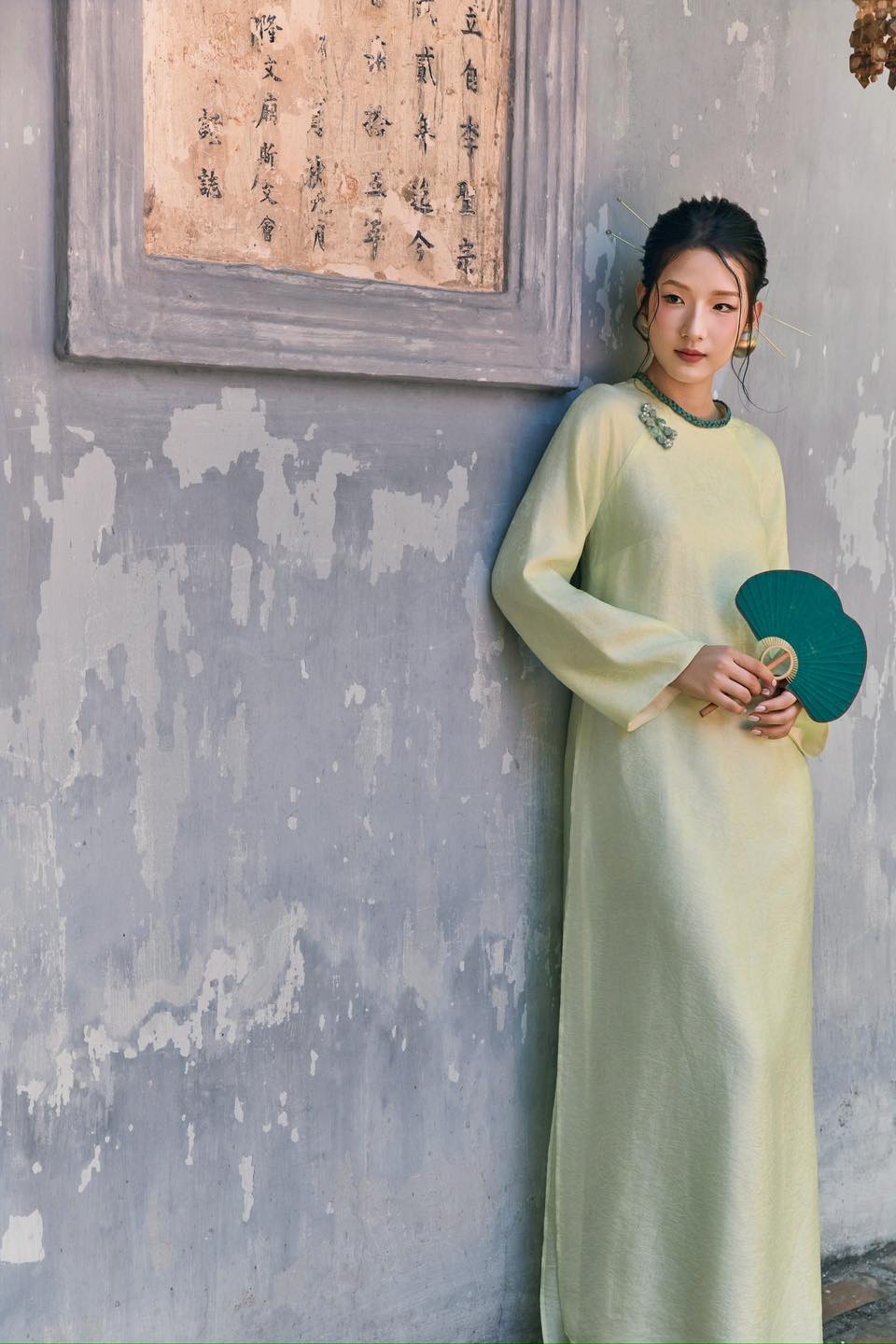 Hà Tăng lại tạo trend áo dài Tết: Local brand đồng loạt ra mắt các thiết kế, tôn trọn khí chất phụ nữ tuổi 35+- Ảnh 19. Hà Tăng lại tạo trend áo dài Tết: Local brand đồng loạt ra mắt các thiết kế, tôn trọn khí chất phụ nữ tuổi 35+- Ảnh 19.