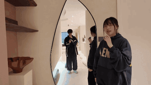 Sống đủ lâu để thấy: Nam nghệ sĩ mua nhà ở chung với bạn gái quản lý, vừa chính thức cầu hôn- Ảnh 3. Sống đủ lâu để thấy: Nam nghệ sĩ mua nhà ở chung với bạn gái quản lý, vừa chính thức cầu hôn- Ảnh 3.