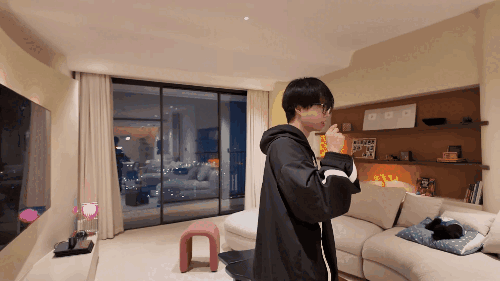 Sống đủ lâu để thấy: Nam nghệ sĩ mua nhà ở chung với bạn gái quản lý, vừa chính thức cầu hôn- Ảnh 5. Sống đủ lâu để thấy: Nam nghệ sĩ mua nhà ở chung với bạn gái quản lý, vừa chính thức cầu hôn- Ảnh 5.