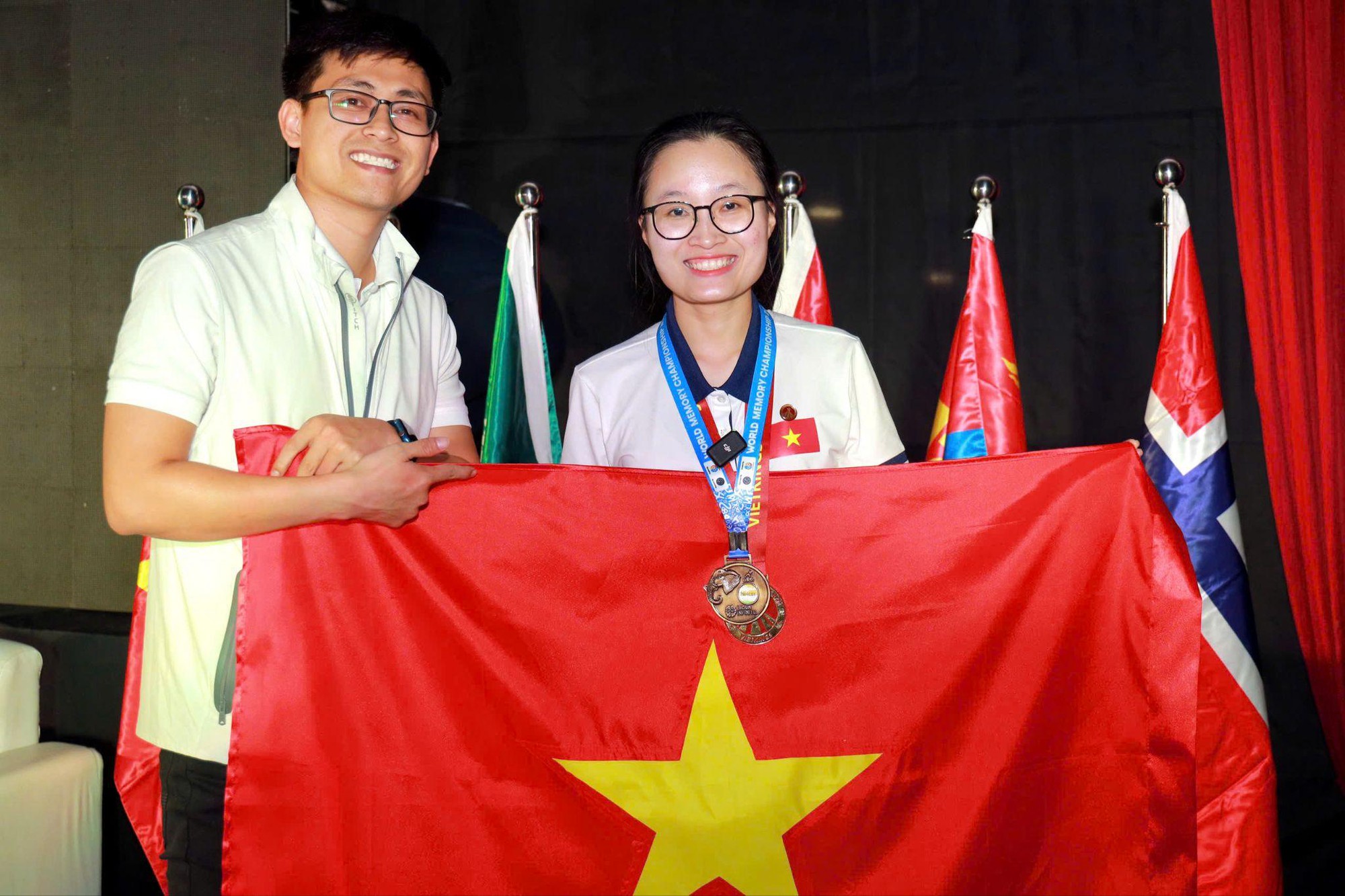 Từ cậu bé miền nắng gió đến người ghi lại dấu ấn trí tuệ Việt tại Siêu Trí Nhớ Thế Giới 2025- Ảnh 3. Từ cậu bé miền nắng gió đến người ghi lại dấu ấn trí tuệ Việt tại Siêu Trí Nhớ Thế Giới 2025- Ảnh 3.