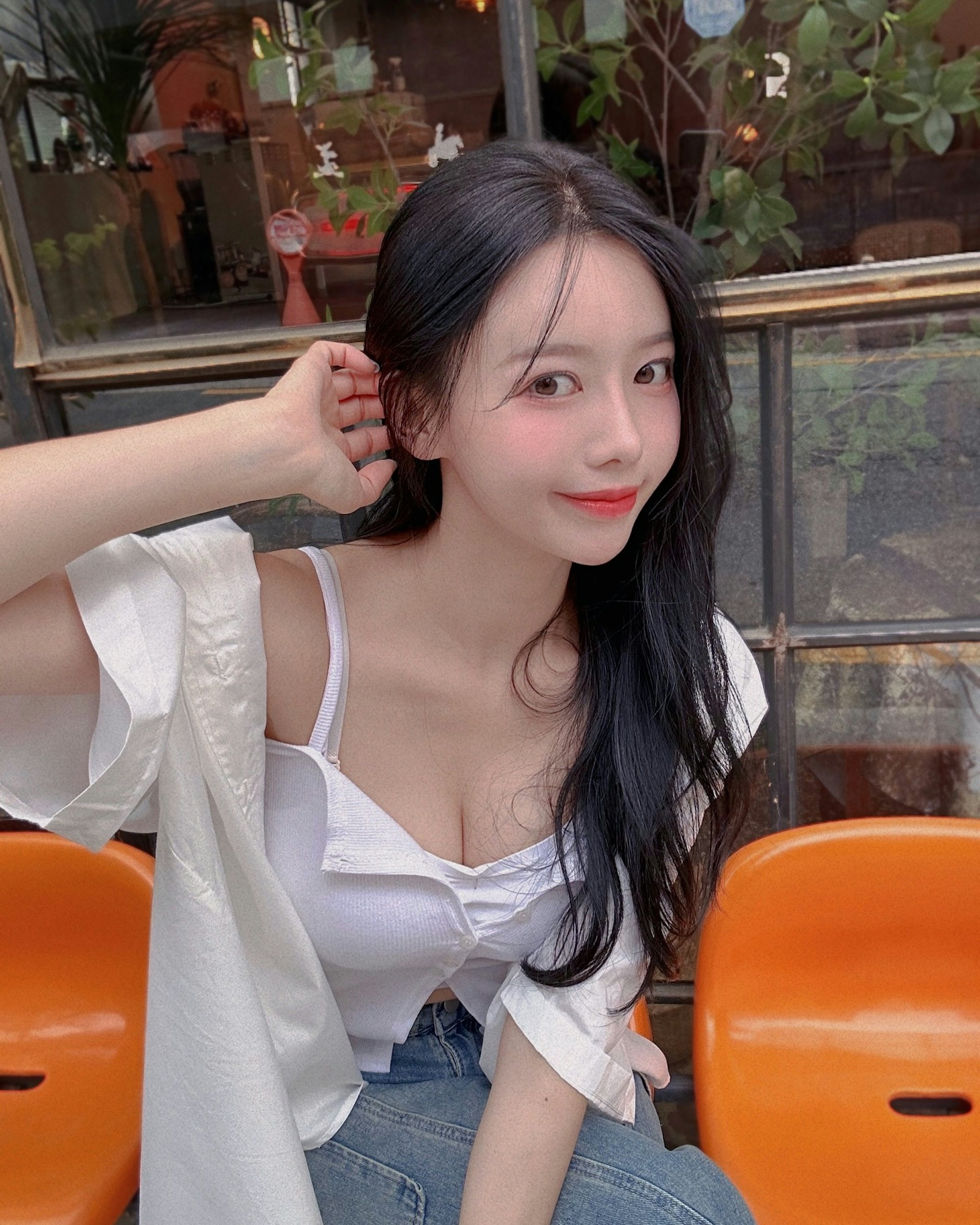 photo-1765868285217 photo-1765868285217