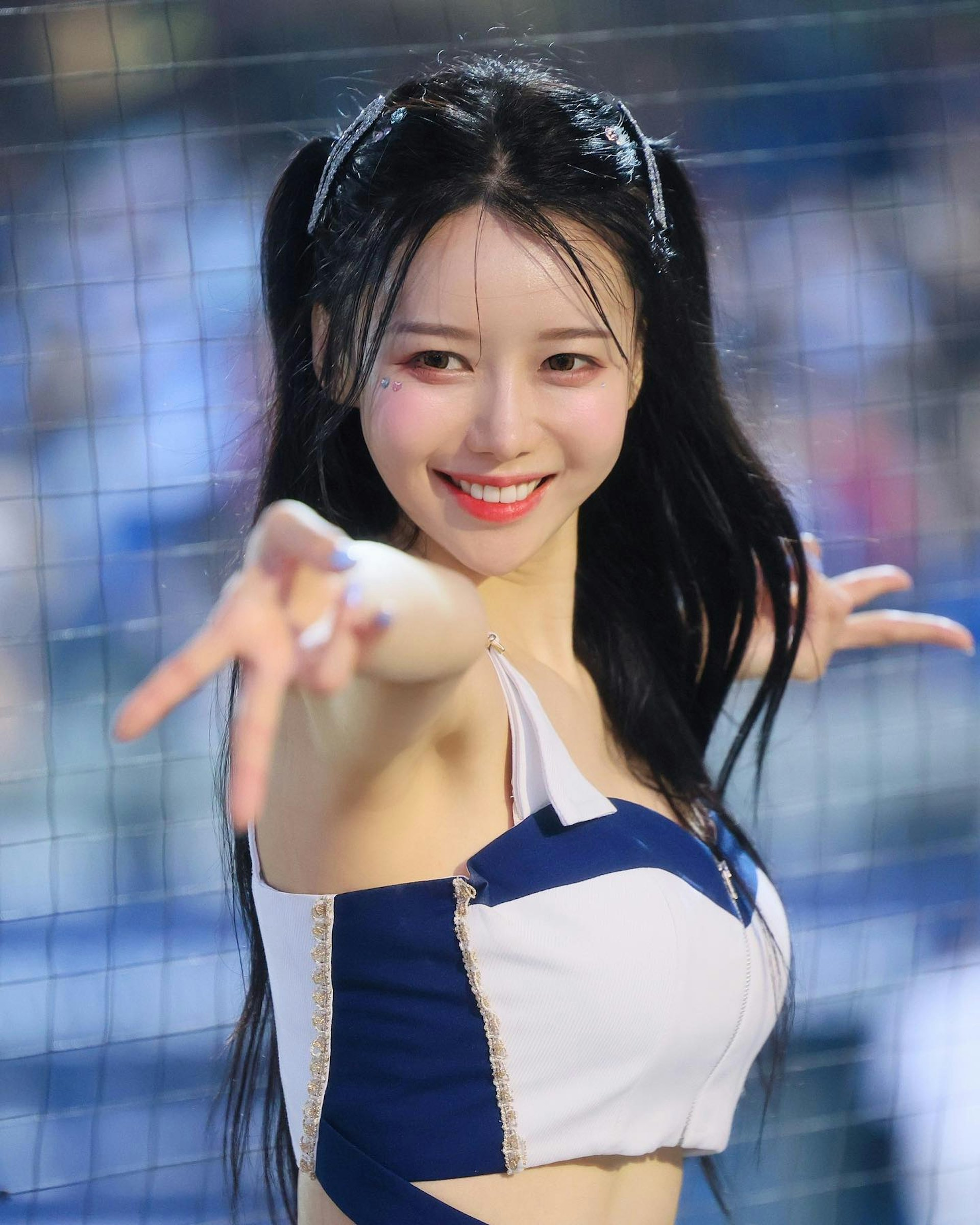 photo-1765868338235 photo-1765868338235