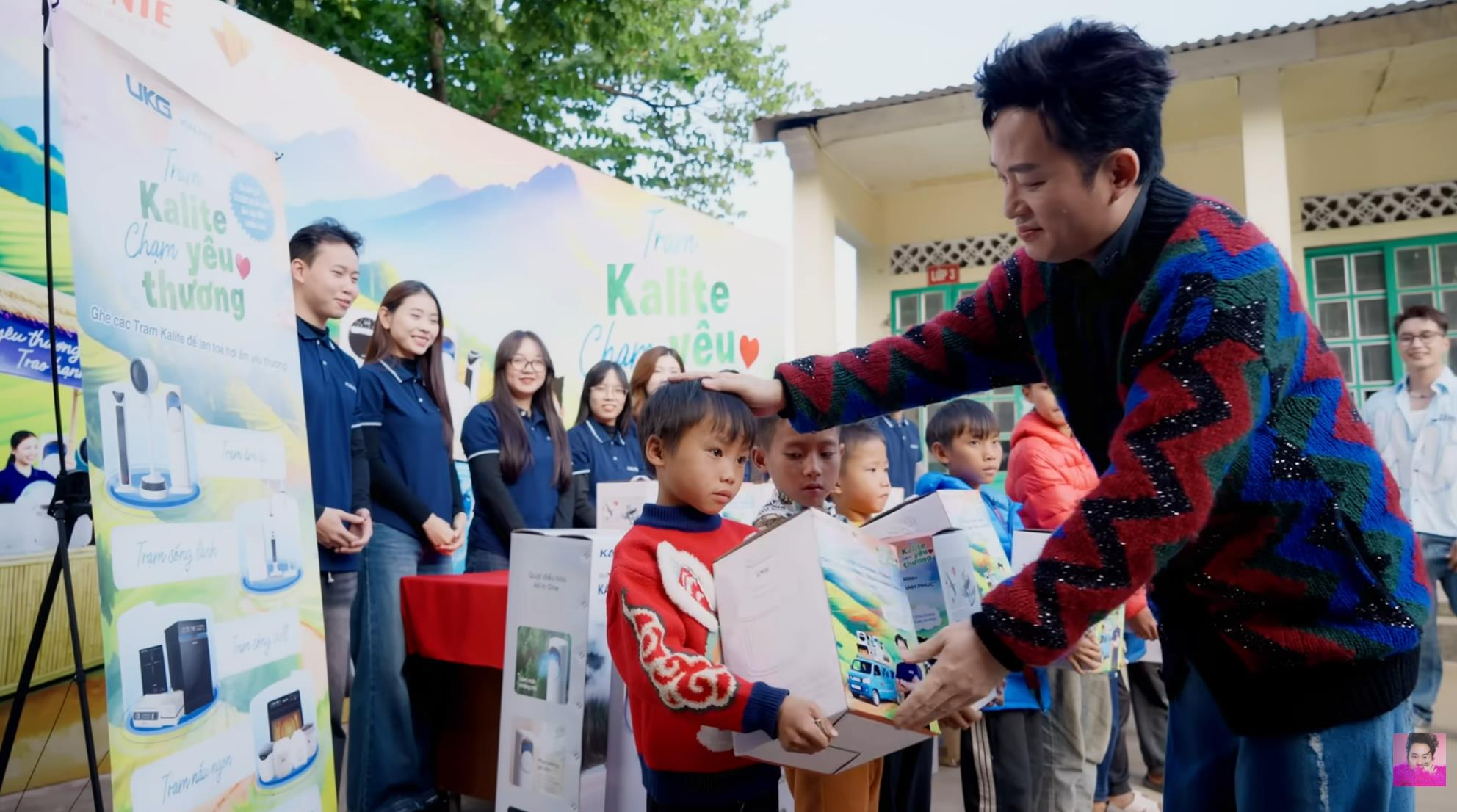 Tùng Dương ra mắt MV "Rạng ngời Việt Nam tôi": “Nếu có kiếp sau, tôi vẫn muốn là người Việt Nam”- Ảnh 3.