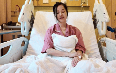 Tình trạng của diva Hồng Nhung sau 1 năm mắc ung thư vú- Ảnh 1. Tình trạng của diva Hồng Nhung sau 1 năm mắc ung thư vú- Ảnh 1.