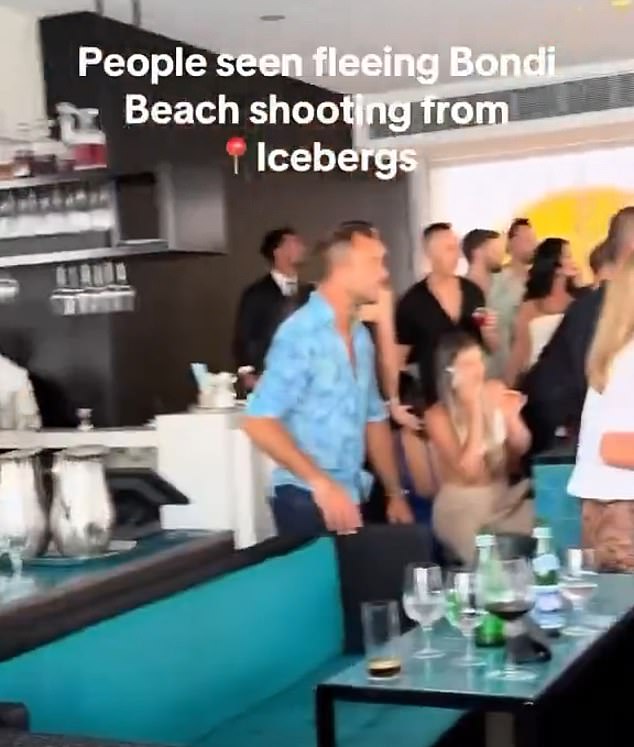 Công bố đoạn video tại hiện trường vụ xả súng rúng động nước Úc: Người người tháo chạy trong hoảng loạn- Ảnh 1. Công bố đoạn video tại hiện trường vụ xả súng rúng động nước Úc: Người người tháo chạy trong hoảng loạn- Ảnh 1.