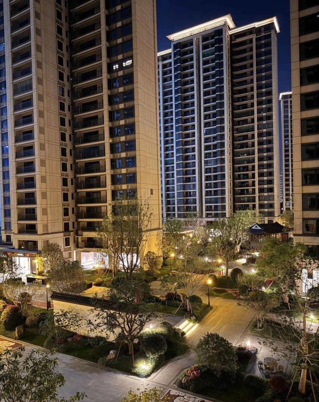 Sau 19 giờ, mọi khu chung cư đều lộ "mặt thật": Ánh đèn nói rõ chất lượng sống hơn nghìn lời quảng cáo- Ảnh 3. Sau 19 giờ, mọi khu chung cư đều lộ "mặt thật": Ánh đèn nói rõ chất lượng sống hơn nghìn lời quảng cáo- Ảnh 3.