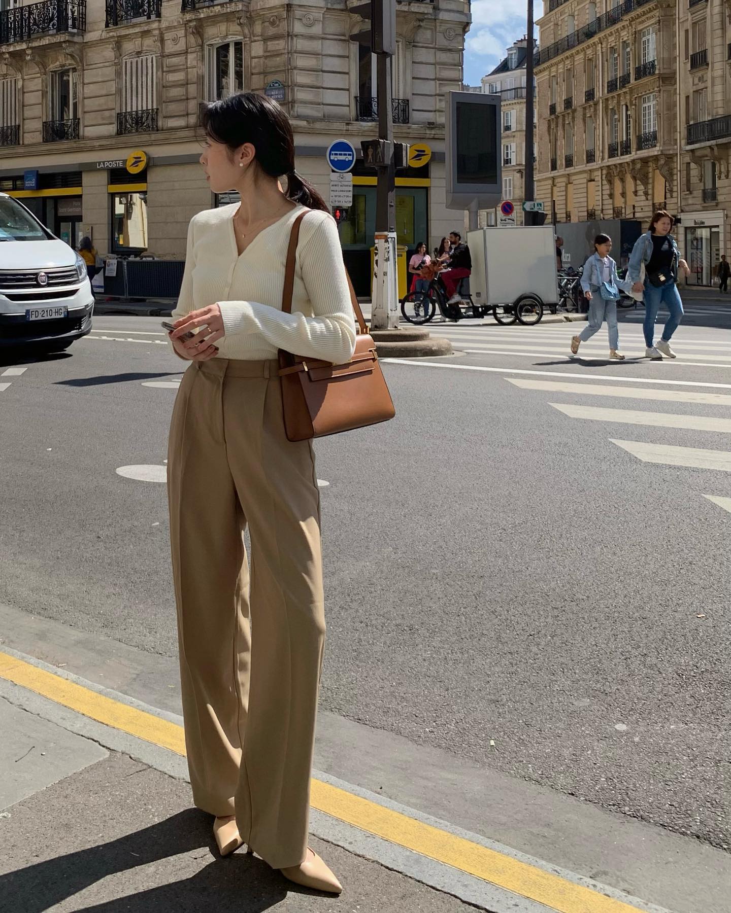 Quần ống rộng vốn đã sang nhưng mặc theo 5 công thức này lại càng thêm đẳng cấp- Ảnh 8. Quần ống rộng vốn đã sang nhưng mặc theo 5 công thức này lại càng thêm đẳng cấp- Ảnh 8.