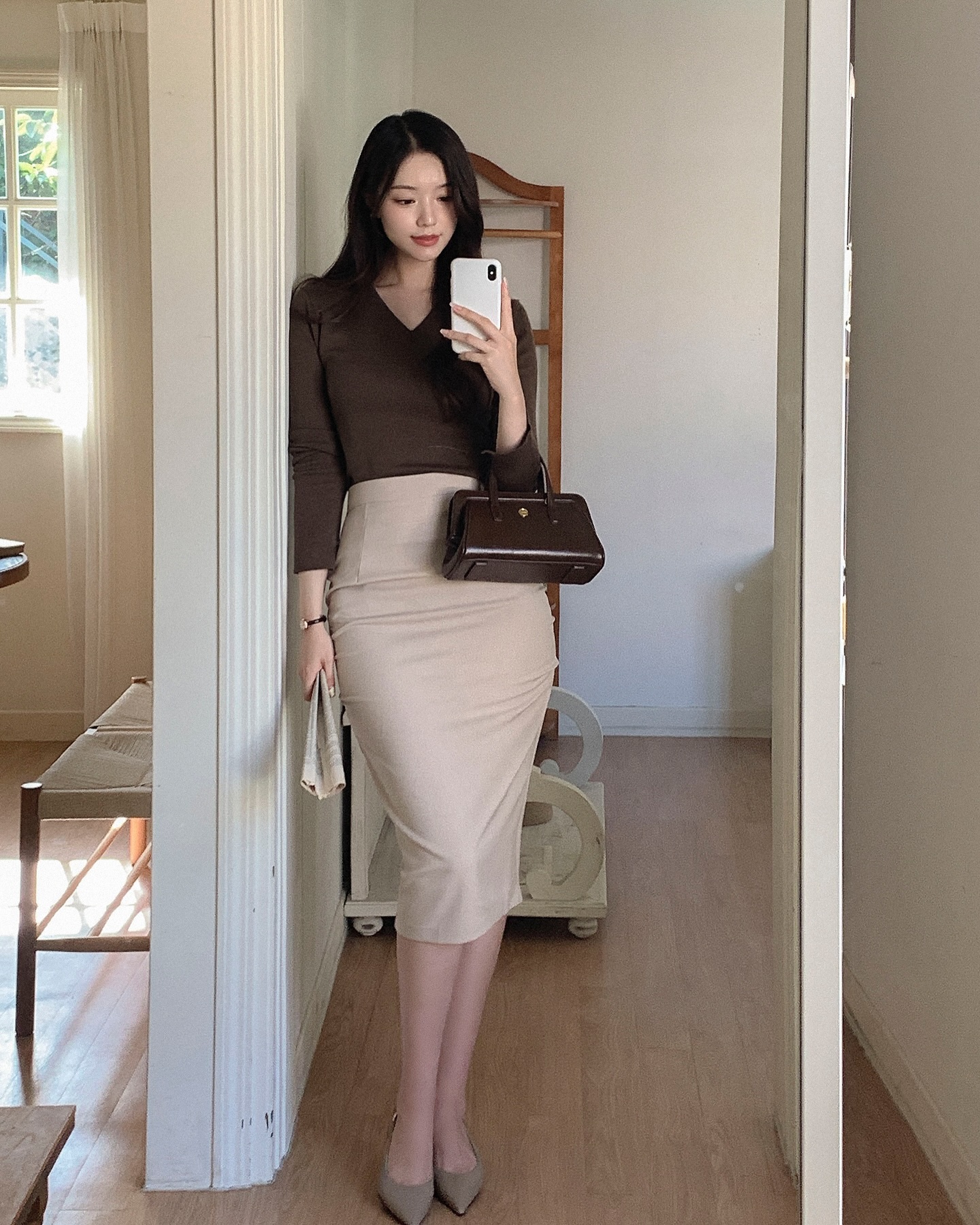 Chân váy sáng màu mix cùng với 5 mẫu áo này thì không thể xuất sắc hơn- Ảnh 8. Chân váy sáng màu mix cùng với 5 mẫu áo này thì không thể xuất sắc hơn- Ảnh 8.