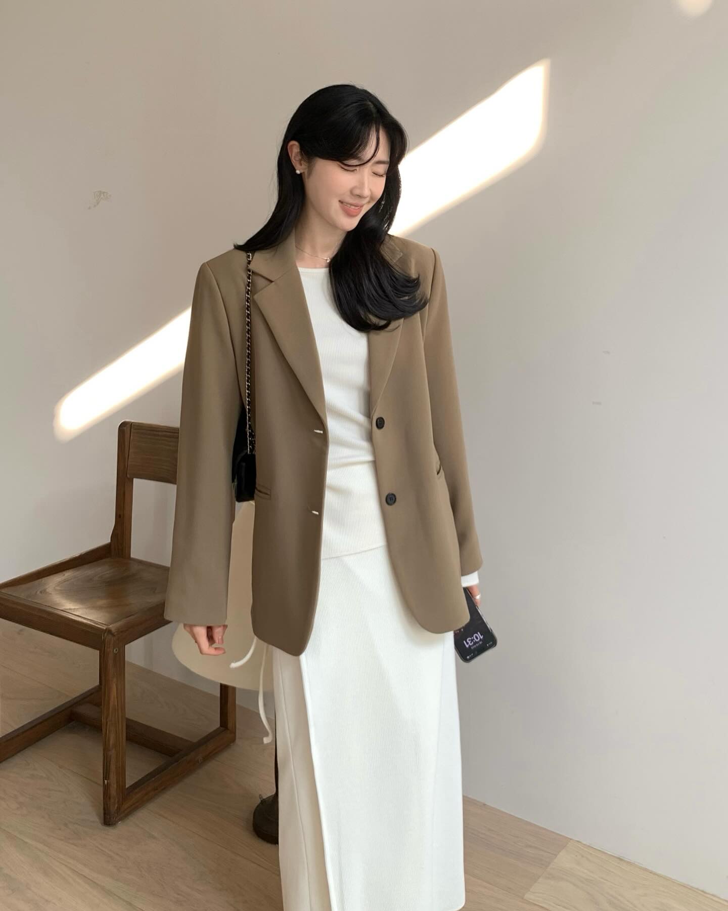 Chân váy sáng màu mix cùng với 5 mẫu áo này thì không thể xuất sắc hơn- Ảnh 2. Chân váy sáng màu mix cùng với 5 mẫu áo này thì không thể xuất sắc hơn- Ảnh 2.