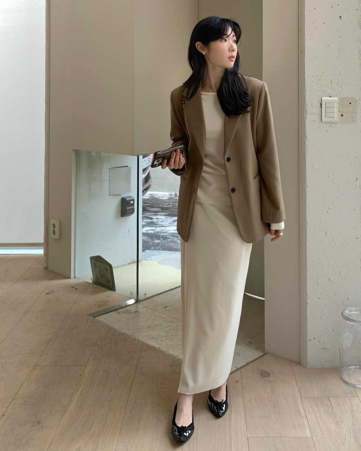 Chân váy sáng màu mix cùng với 5 mẫu áo này thì không thể xuất sắc hơn- Ảnh 3. Chân váy sáng màu mix cùng với 5 mẫu áo này thì không thể xuất sắc hơn- Ảnh 3.