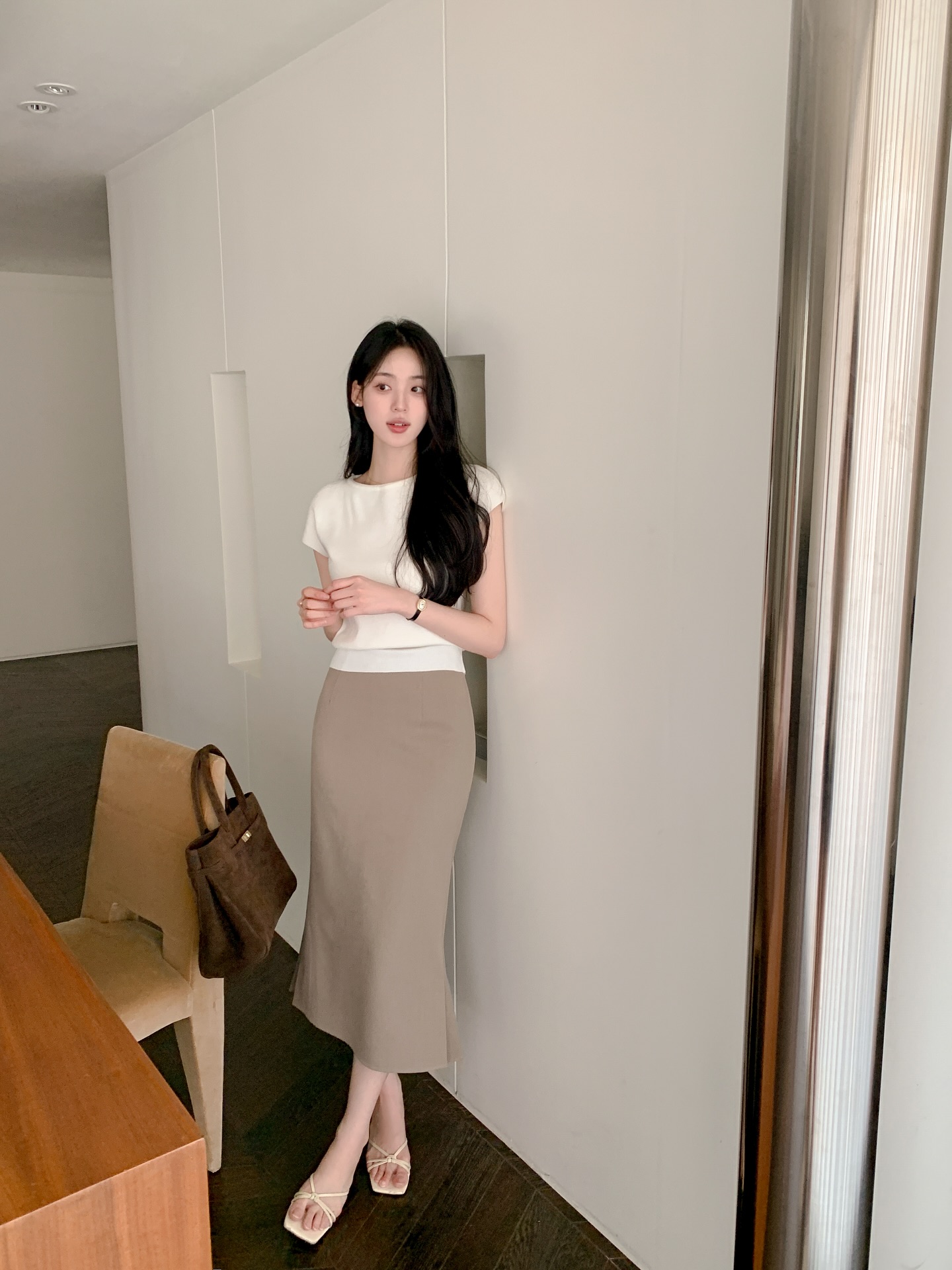 Chân váy sáng màu mix cùng với 5 mẫu áo này thì không thể xuất sắc hơn- Ảnh 4. Chân váy sáng màu mix cùng với 5 mẫu áo này thì không thể xuất sắc hơn- Ảnh 4.