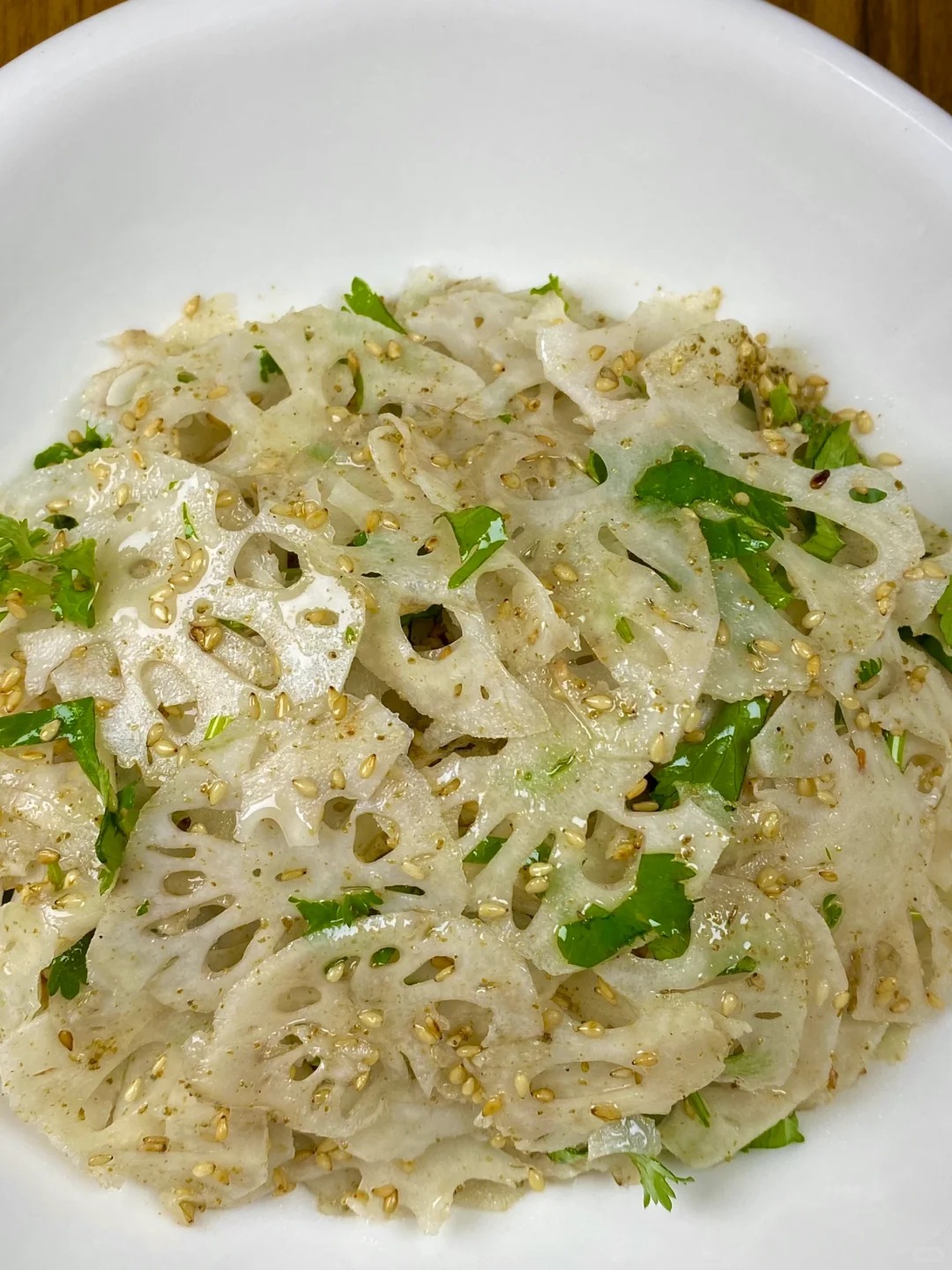 Gỏi củ sen tiêu muối: Món ngon thanh mát, lạ miệng cho cả gia đình- Ảnh 1.