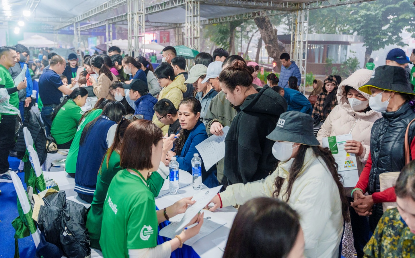 Khi phố đi bộ trở thành “phòng khám” đặc biệt của người dân Thủ đô- Ảnh 1.