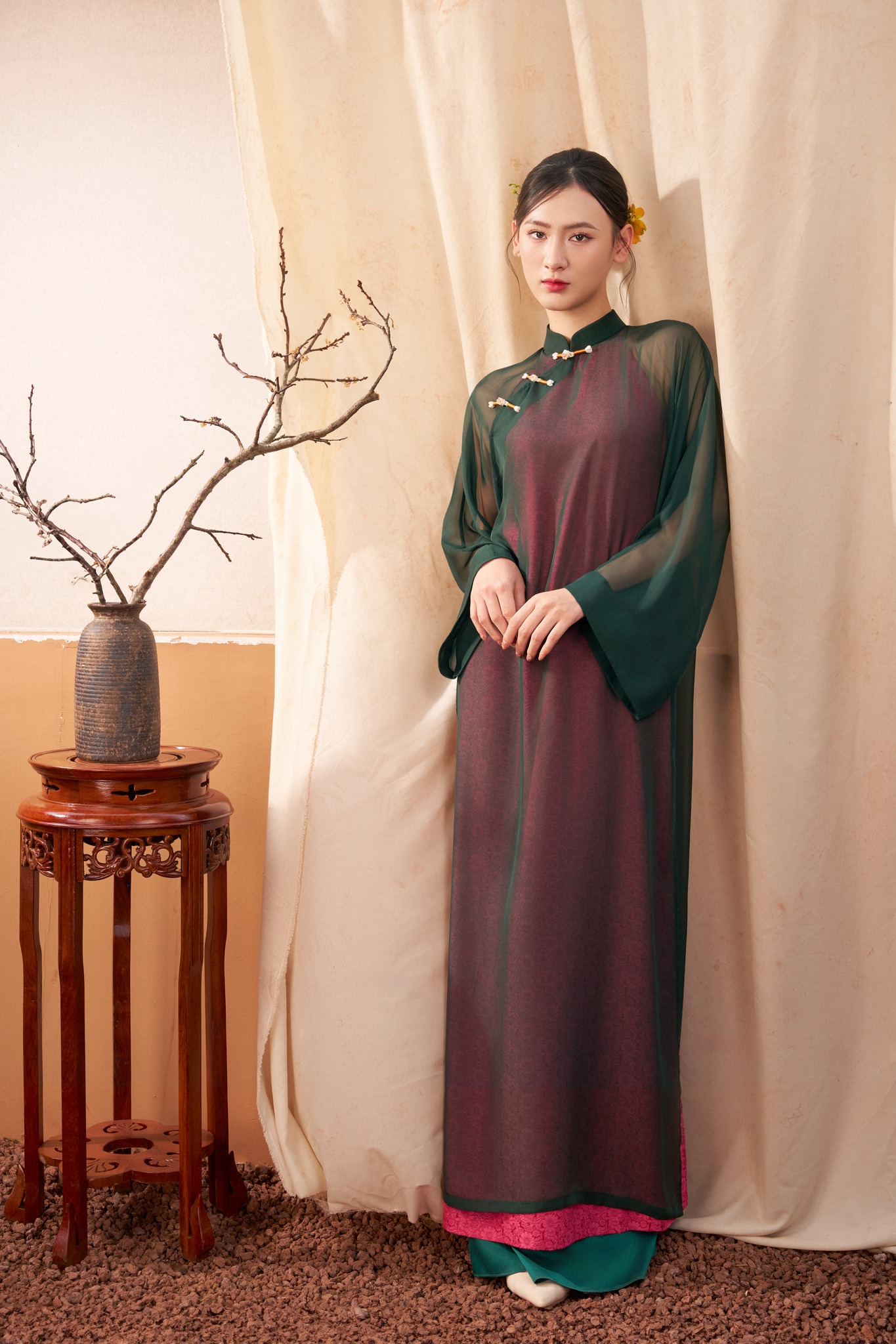 Tâm điểm xu hướng áo dài Tết 2026: Áo dài tà kép (4 tà) nhân đôi vẻ thướt tha, sang chảnh cho phái đẹp- Ảnh 16.