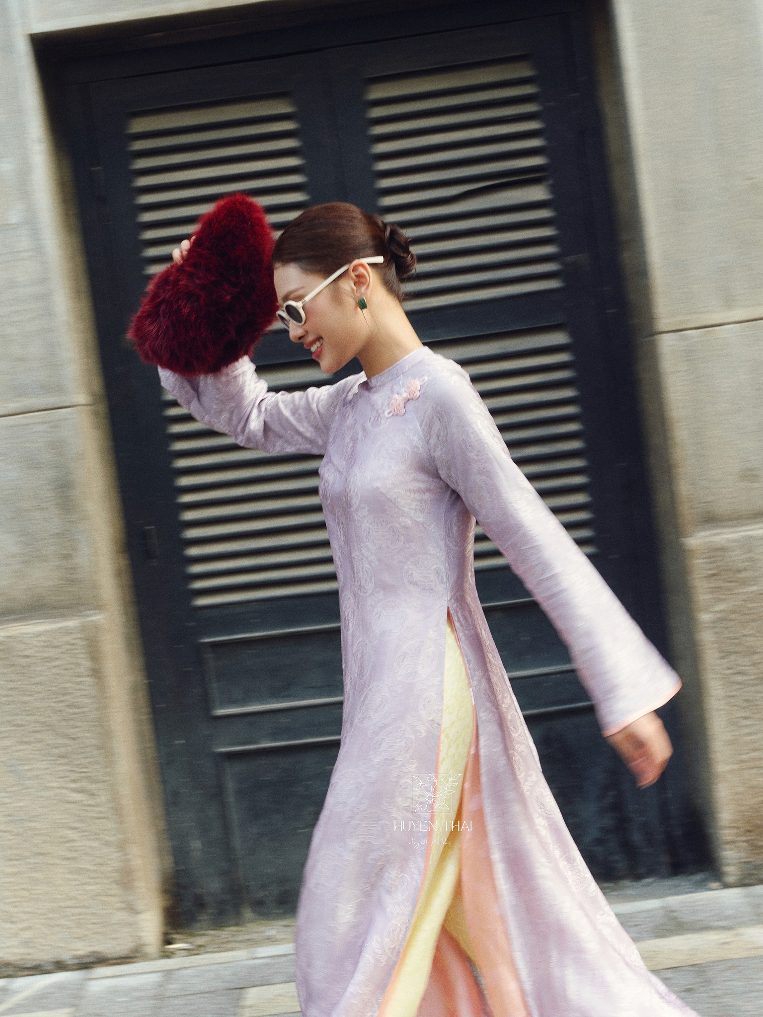 Tâm điểm xu hướng áo dài Tết 2026: Áo dài tà kép (4 tà) nhân đôi vẻ thướt tha, sang chảnh cho phái đẹp- Ảnh 7.