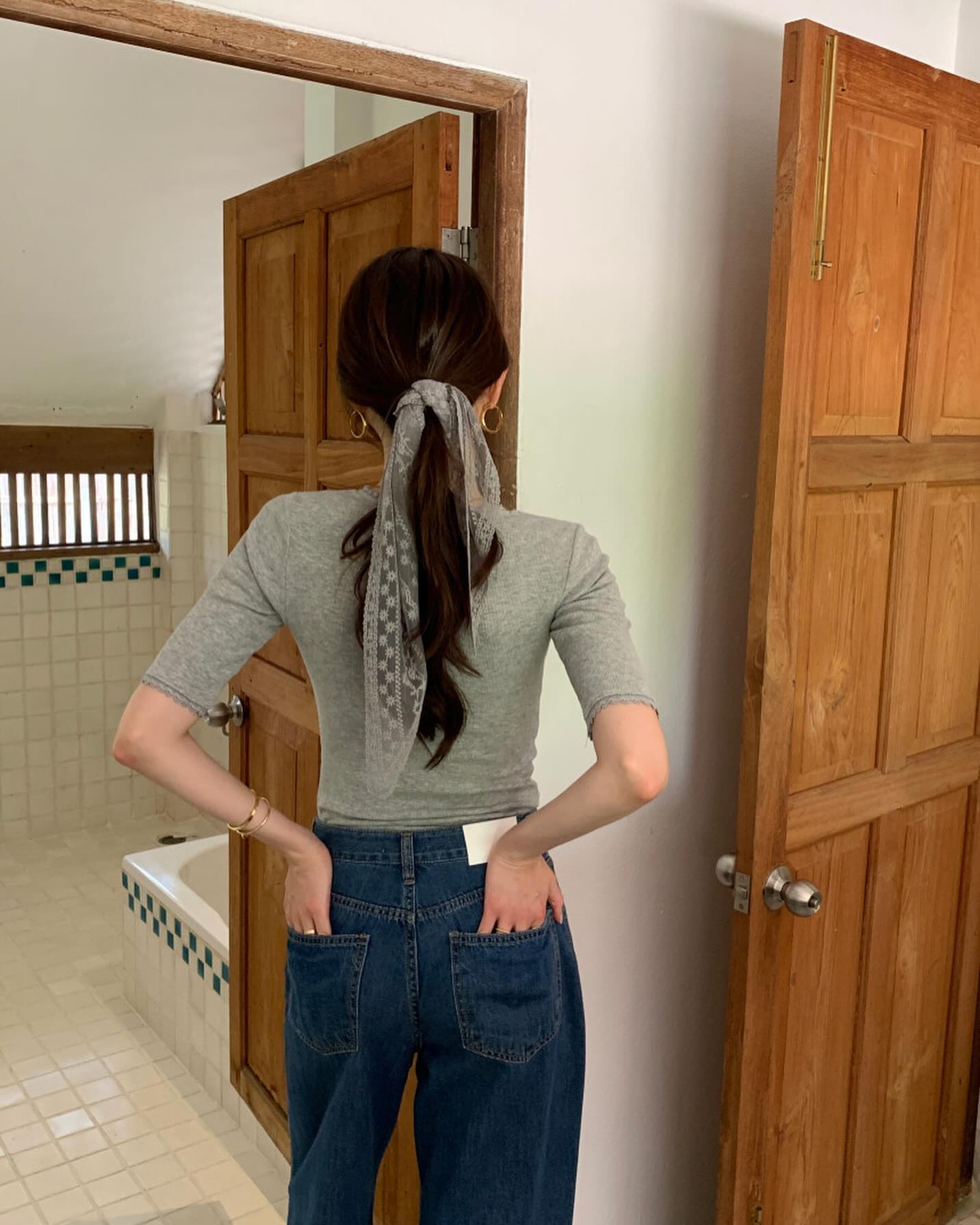 5 cách buộc tóc khi mặc áo mùa đông giúp diện mạo chỉn chu hơn hẳn, nhan sắc sáng bừng- Ảnh 7.