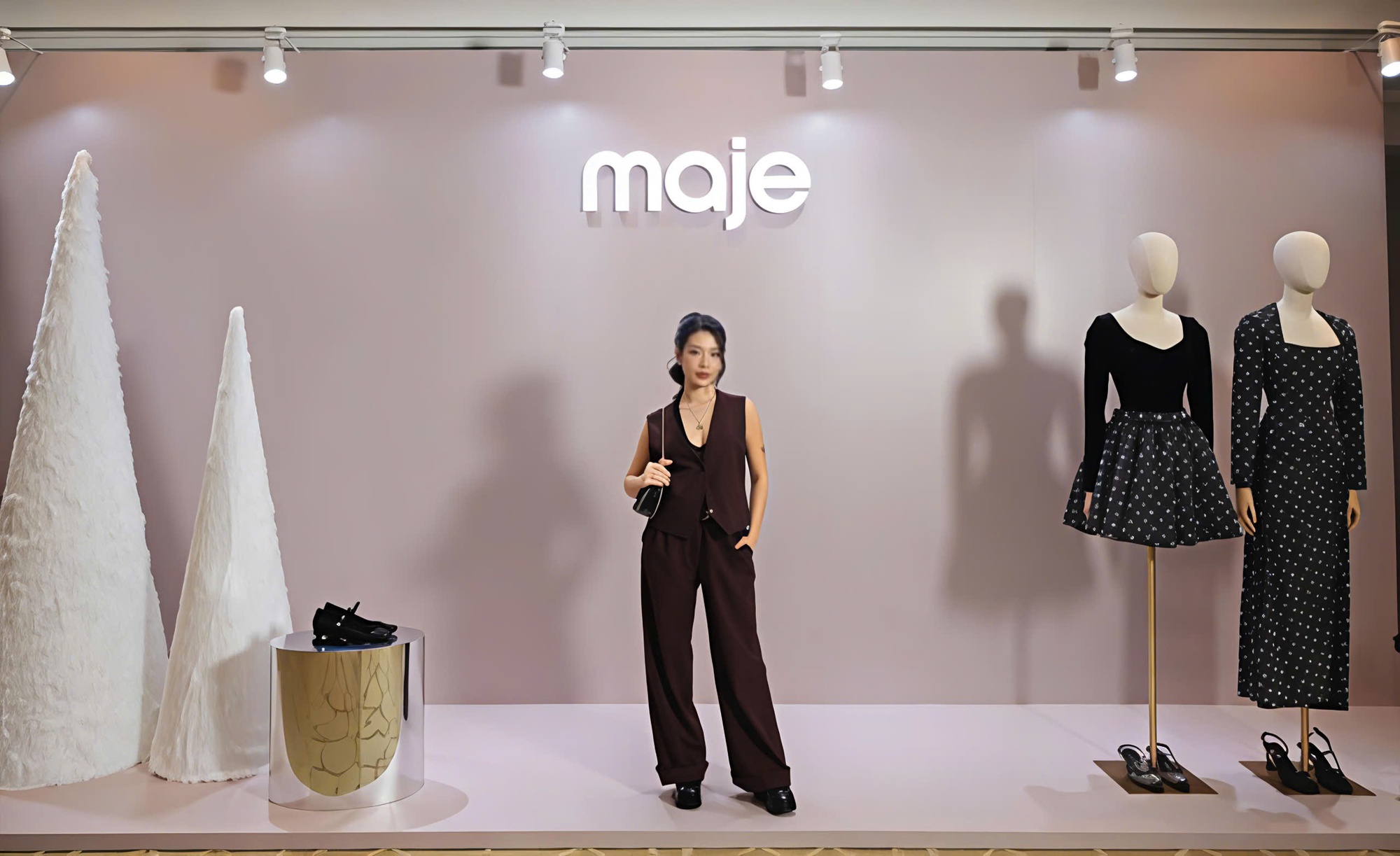 Maje cùng dàn tín đồ thời trang đón BST mùa lễ hội 2025- Ảnh 5. Maje cùng dàn tín đồ thời trang đón BST mùa lễ hội 2025- Ảnh 5.