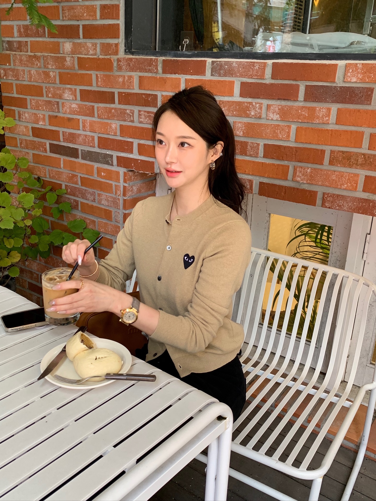 5 cách buộc tóc khi mặc áo mùa đông giúp diện mạo chỉn chu hơn hẳn, nhan sắc sáng bừng- Ảnh 8.