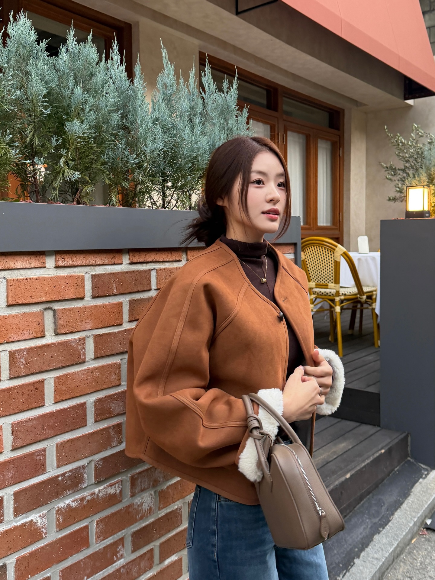 5 cách buộc tóc khi mặc áo mùa đông giúp diện mạo chỉn chu hơn hẳn, nhan sắc sáng bừng- Ảnh 3.