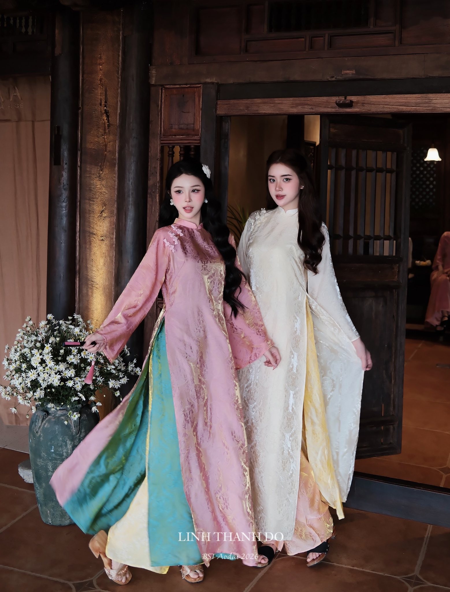 Tâm điểm xu hướng áo dài Tết 2026: Áo dài tà kép (4 tà) nhân đôi vẻ thướt tha, sang chảnh cho phái đẹp- Ảnh 3.