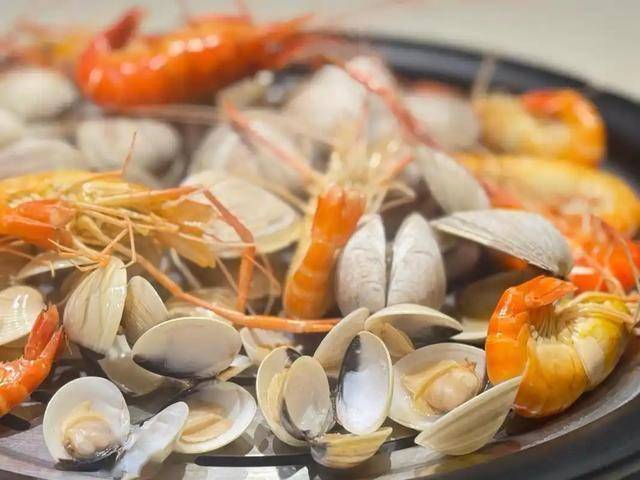 Ngày càng nhiều người bị nhồi máu não, bác sĩ nghẹ ngào: Ăn ít 4 món ngon "nút lưỡi" này đi thôi!- Ảnh 4.