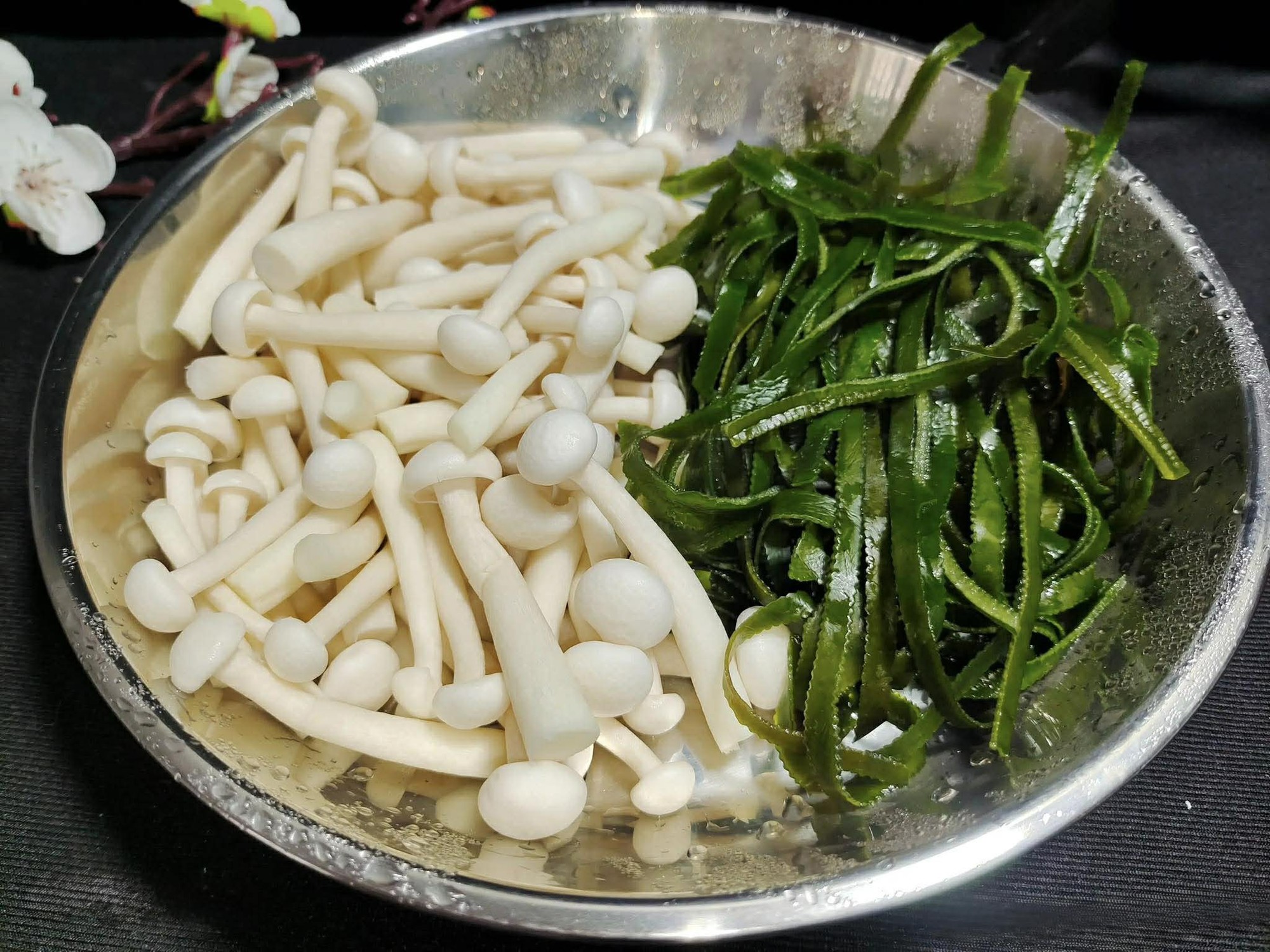 Món canh này rất hợp cho bữa cơm mùa đông: Nấu dễ mà ngon, húp một ngụm nước dùng thôi cũng mê lắm rồi!- Ảnh 2.