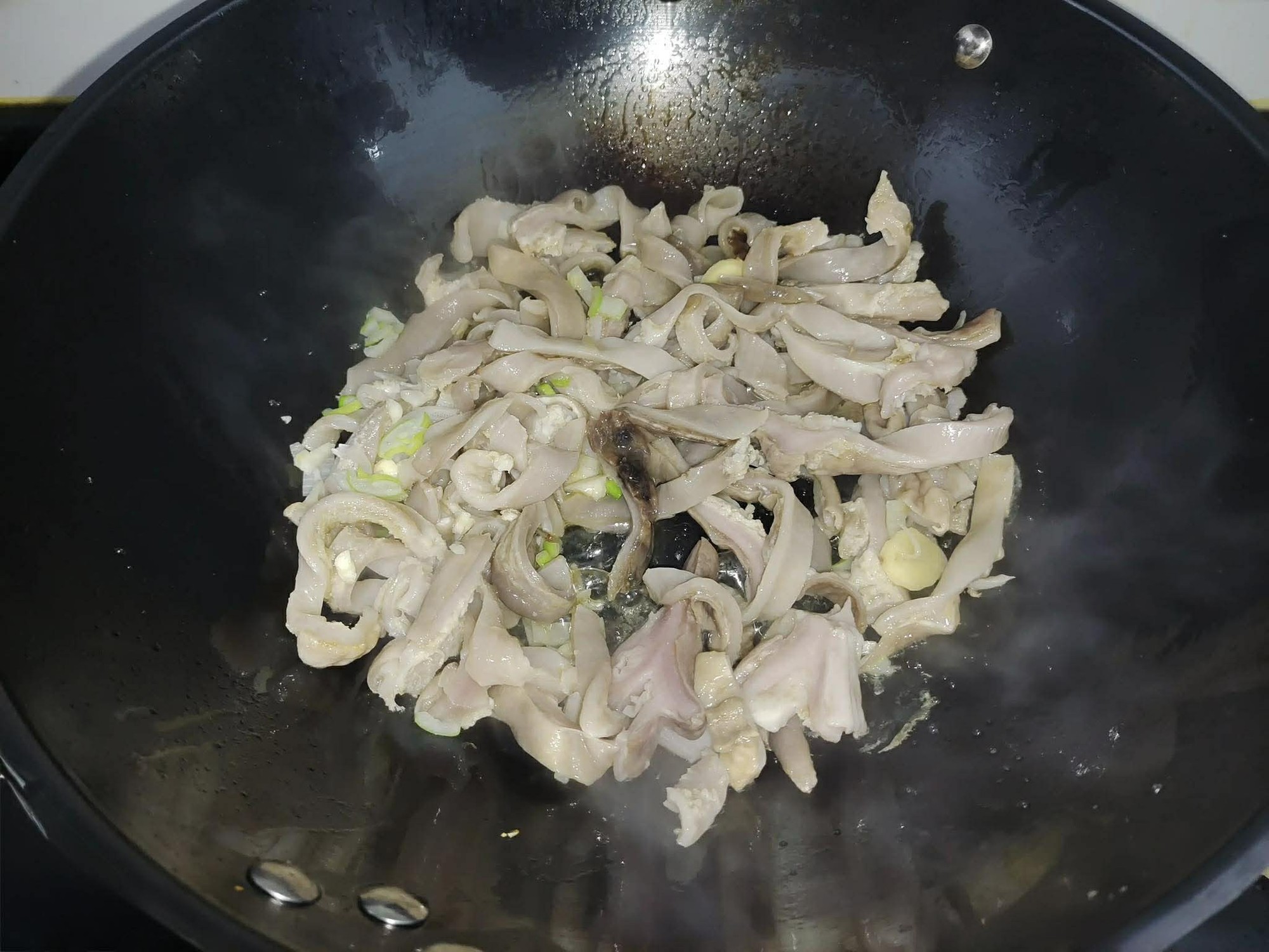 Món canh này rất hợp cho bữa cơm mùa đông: Nấu dễ mà ngon, húp một ngụm nước dùng thôi cũng mê lắm rồi!- Ảnh 3.